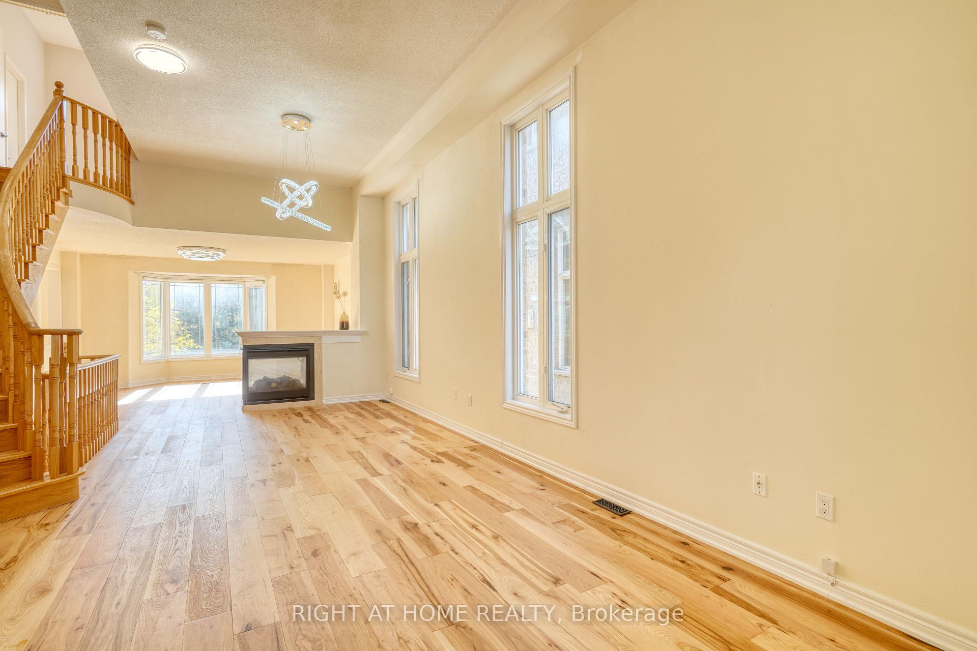 Photo 6 of 171 Maurier Boulevard, Vaughan, Patterson — HOMEH
