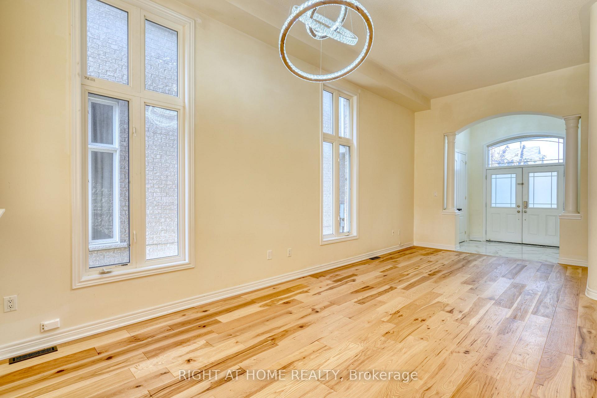Photo 7 of 171 Maurier Boulevard, Vaughan, Patterson — HOMEH