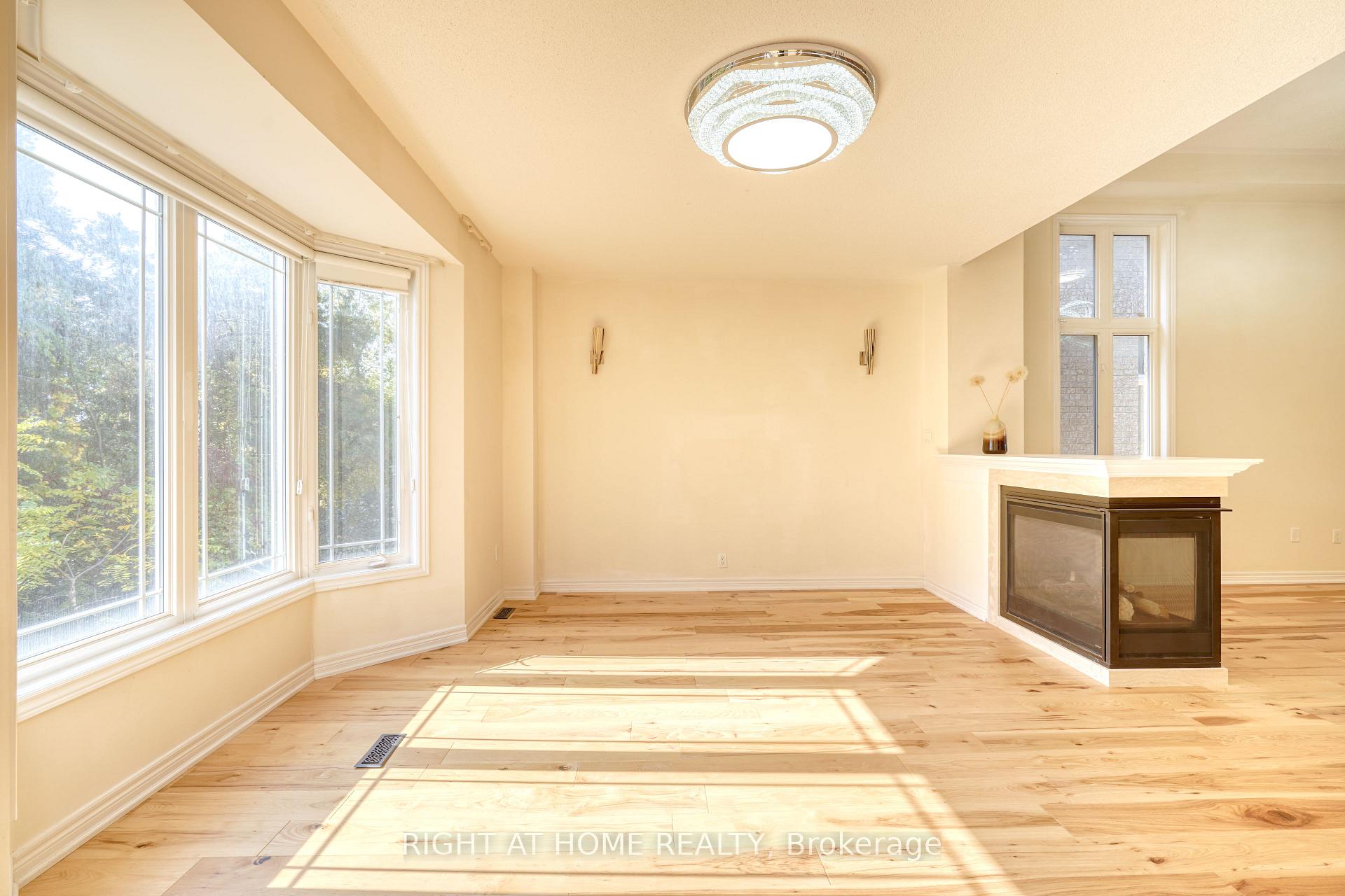 Photo 8 of 171 Maurier Boulevard, Vaughan, Patterson — HOMEH