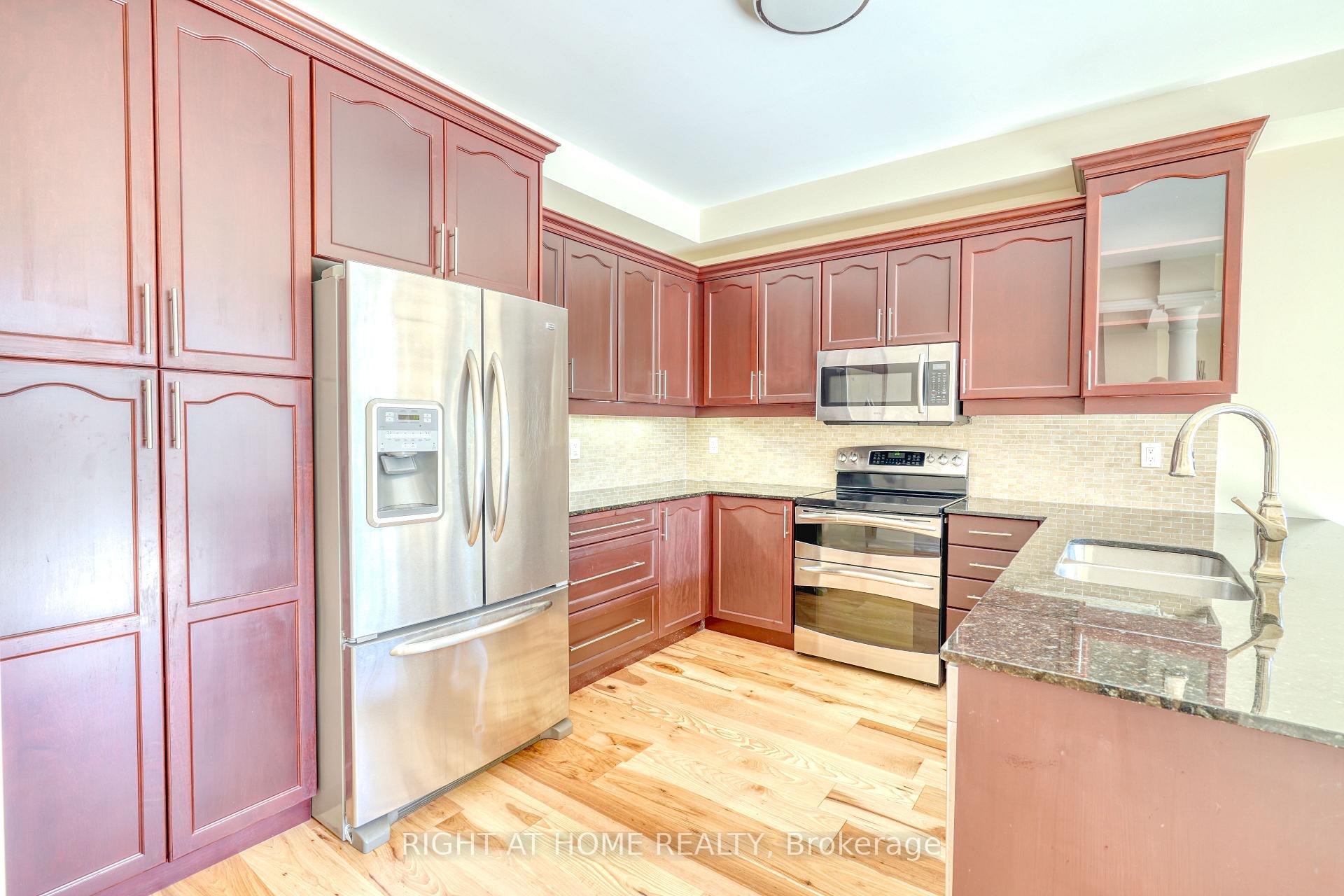 Photo 16 of 171 Maurier Boulevard, Vaughan, Patterson — HOMEH