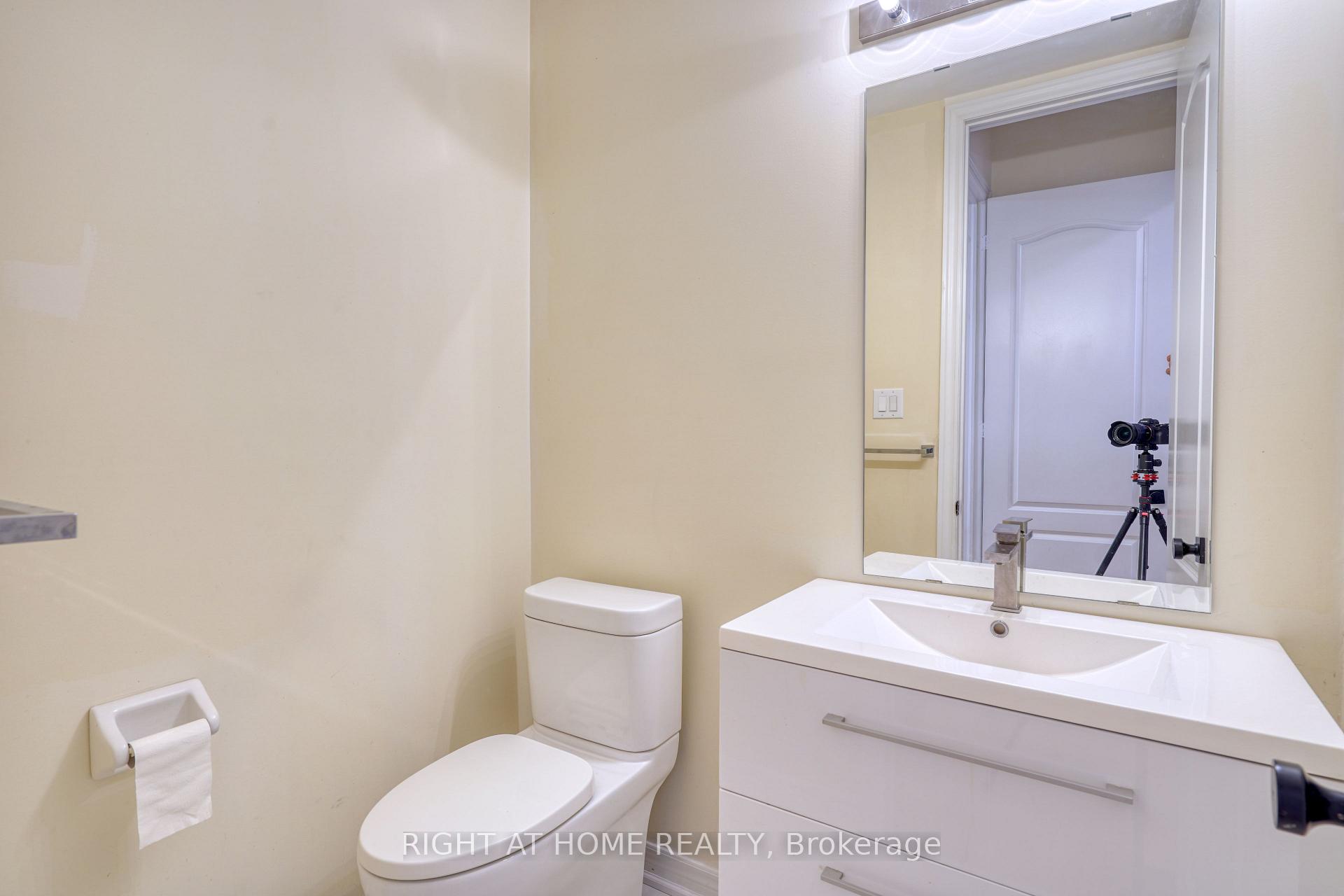Photo 18 of 171 Maurier Boulevard, Vaughan, Patterson — HOMEH