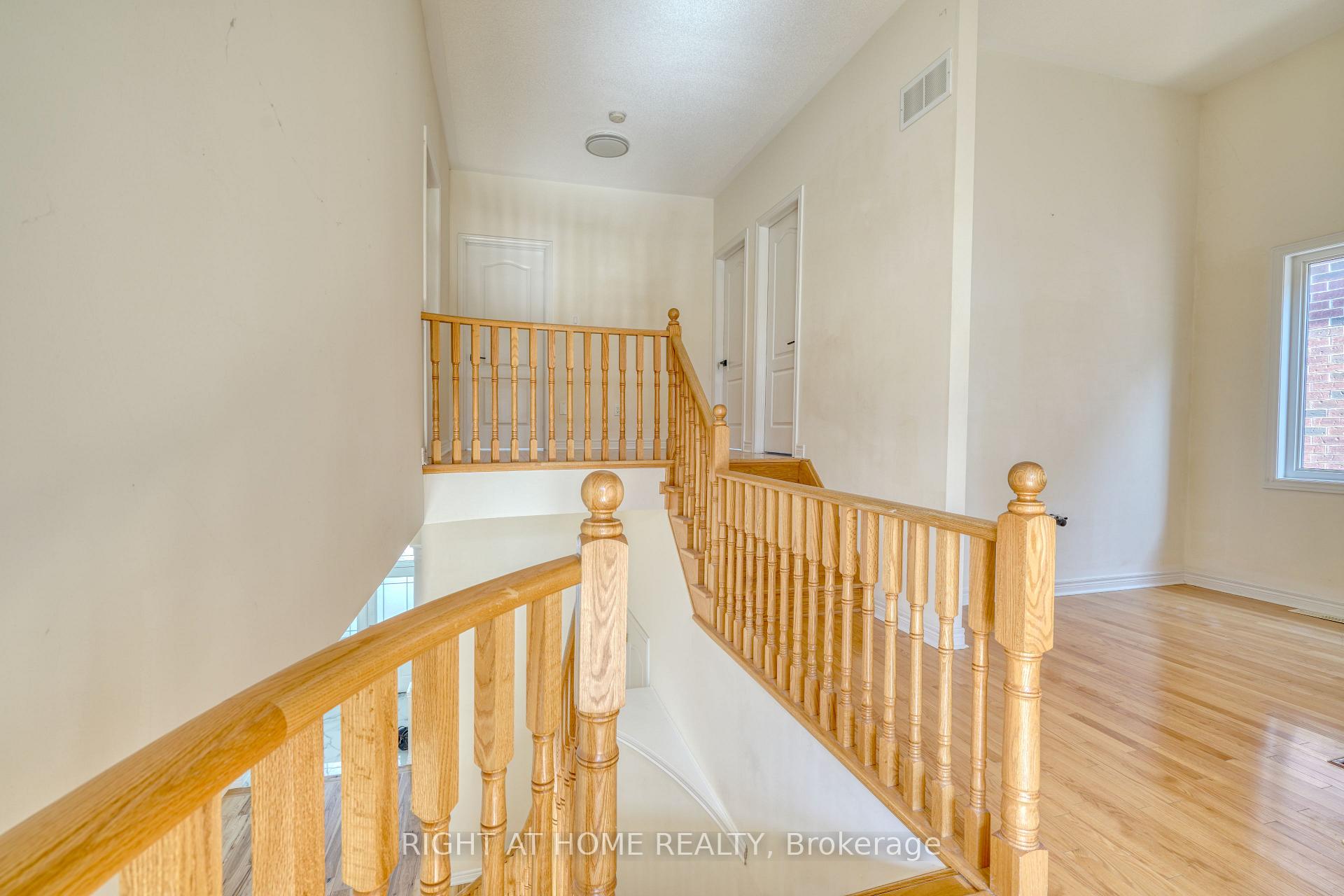 Photo 21 of 171 Maurier Boulevard, Vaughan, Patterson — HOMEH