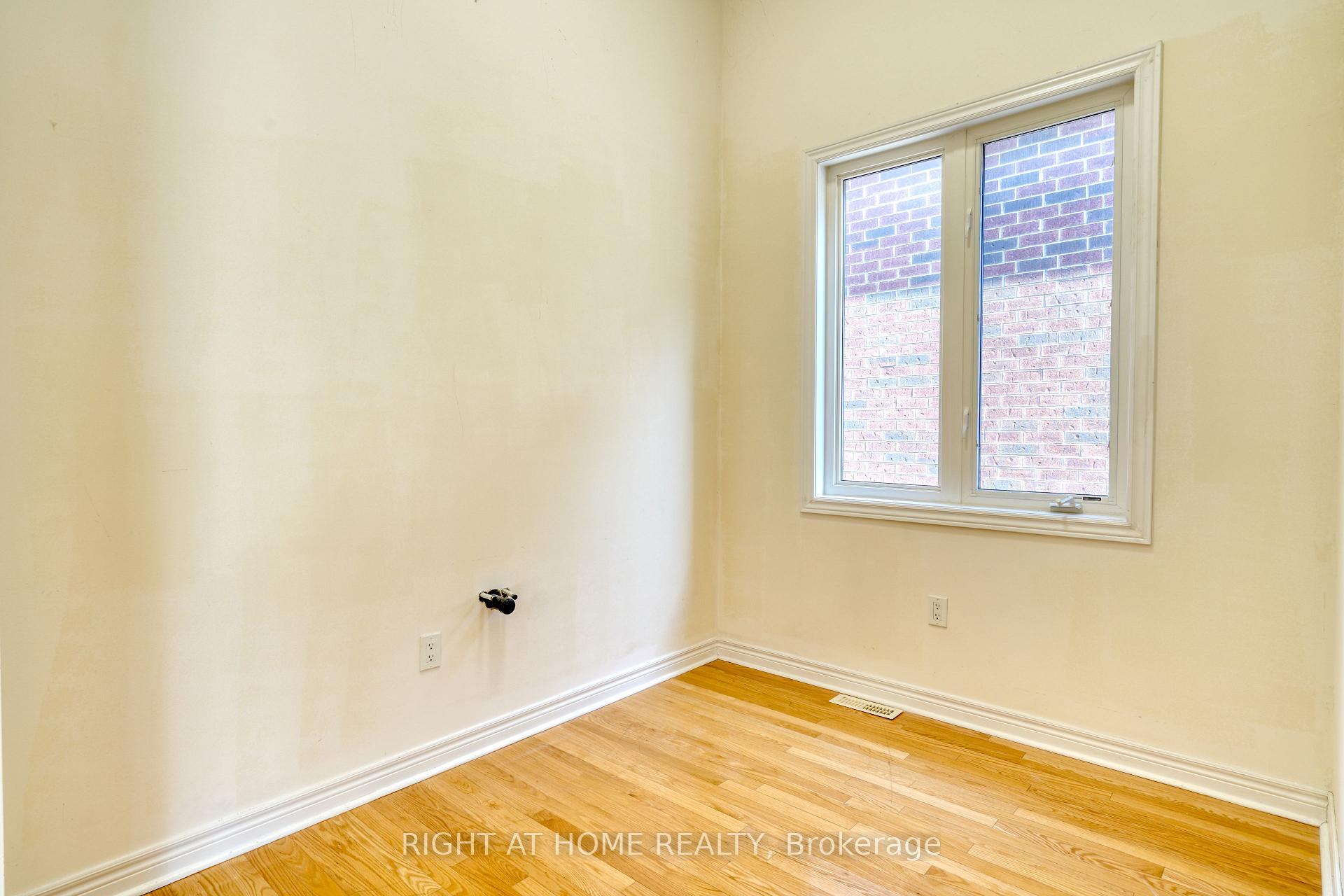 Photo 22 of 171 Maurier Boulevard, Vaughan, Patterson — HOMEH