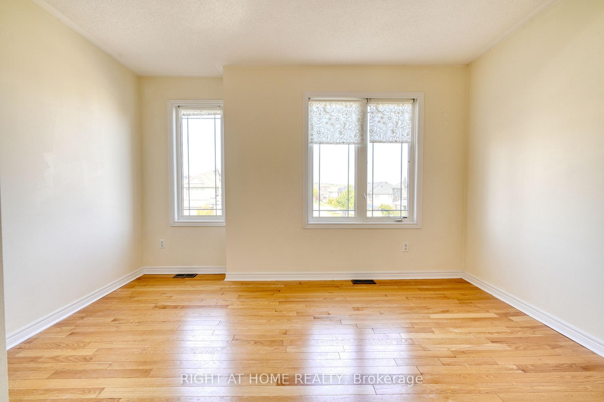 Photo 23 of 171 Maurier Boulevard, Vaughan, Patterson — HOMEH