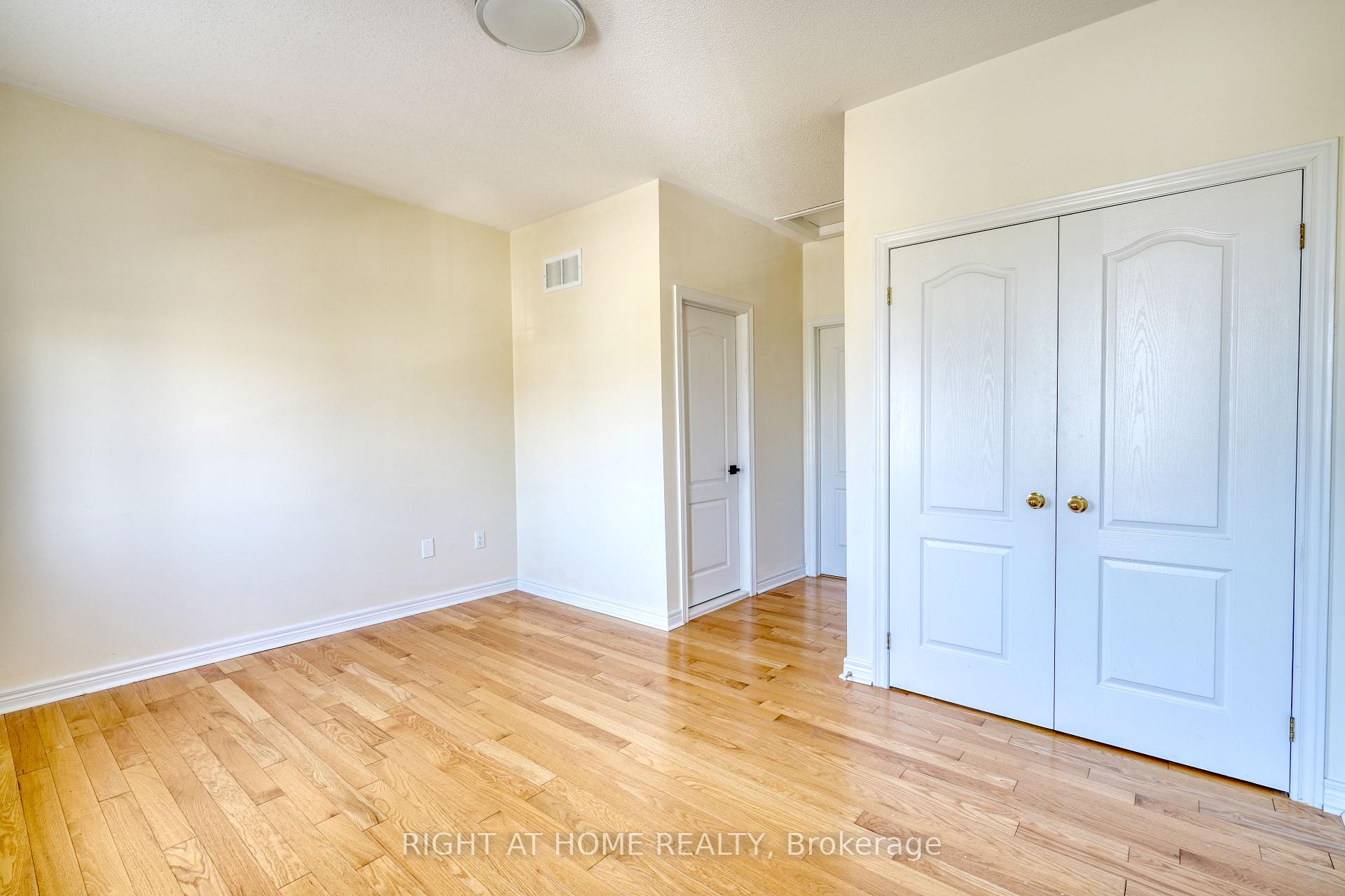 Photo 24 of 171 Maurier Boulevard, Vaughan, Patterson — HOMEH