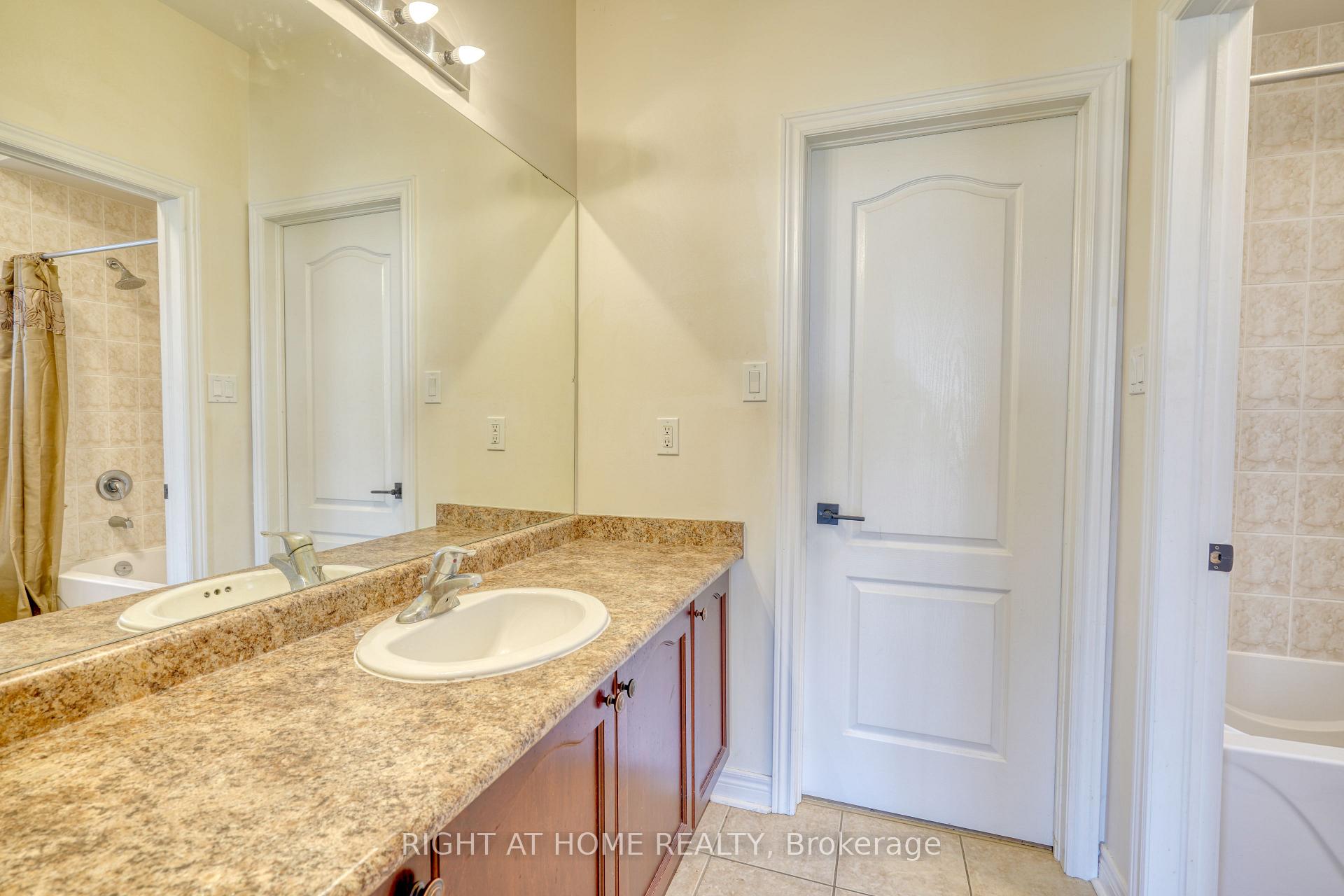Photo 27 of 171 Maurier Boulevard, Vaughan, Patterson — HOMEH