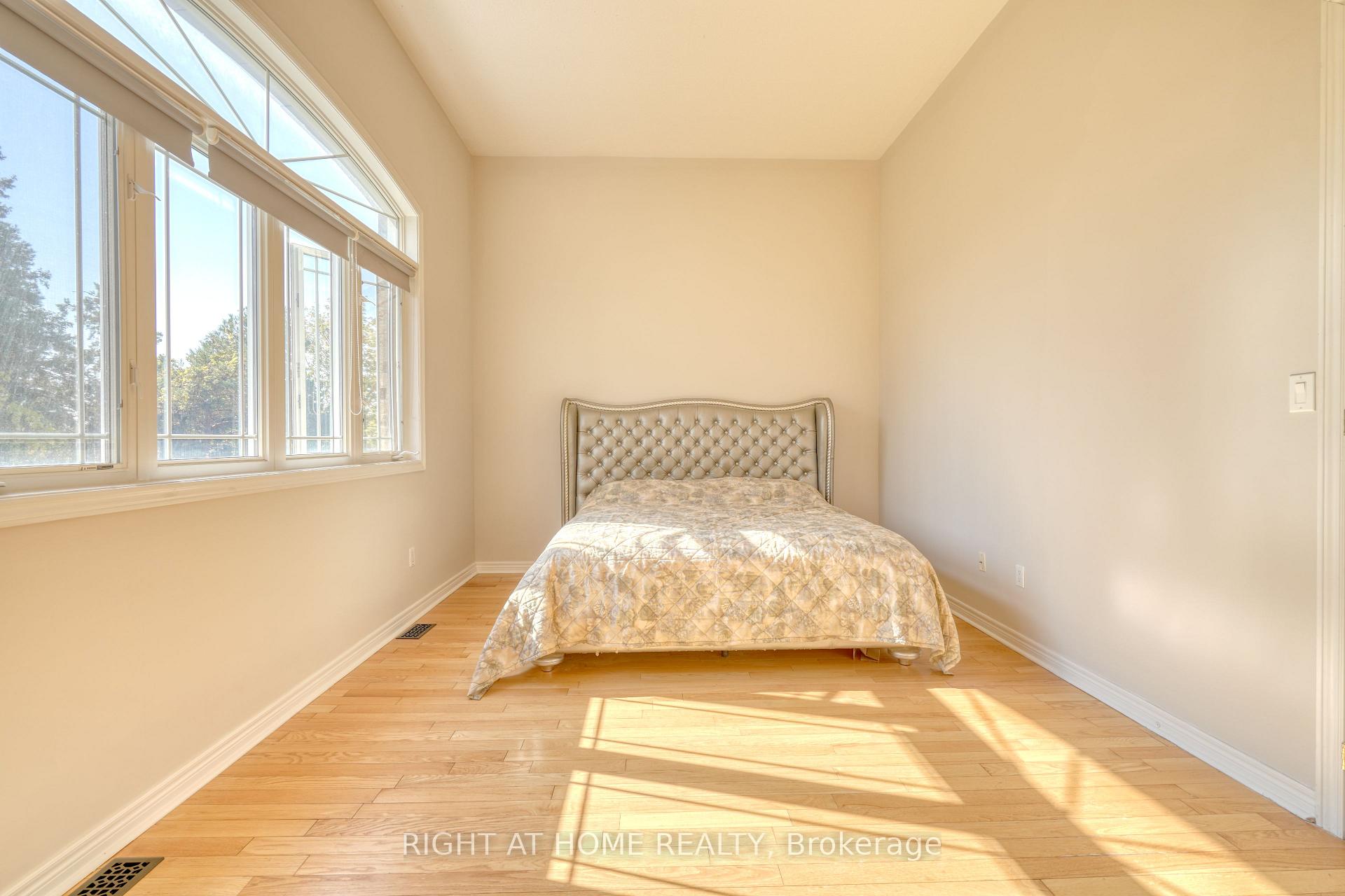 Photo 35 of 171 Maurier Boulevard, Vaughan, Patterson — HOMEH