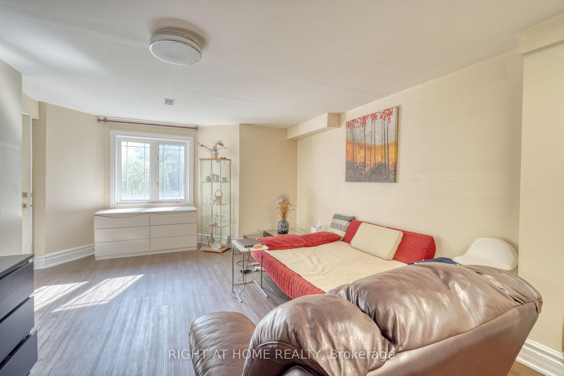Photo 36 of 171 Maurier Boulevard, Vaughan, Patterson — HOMEH