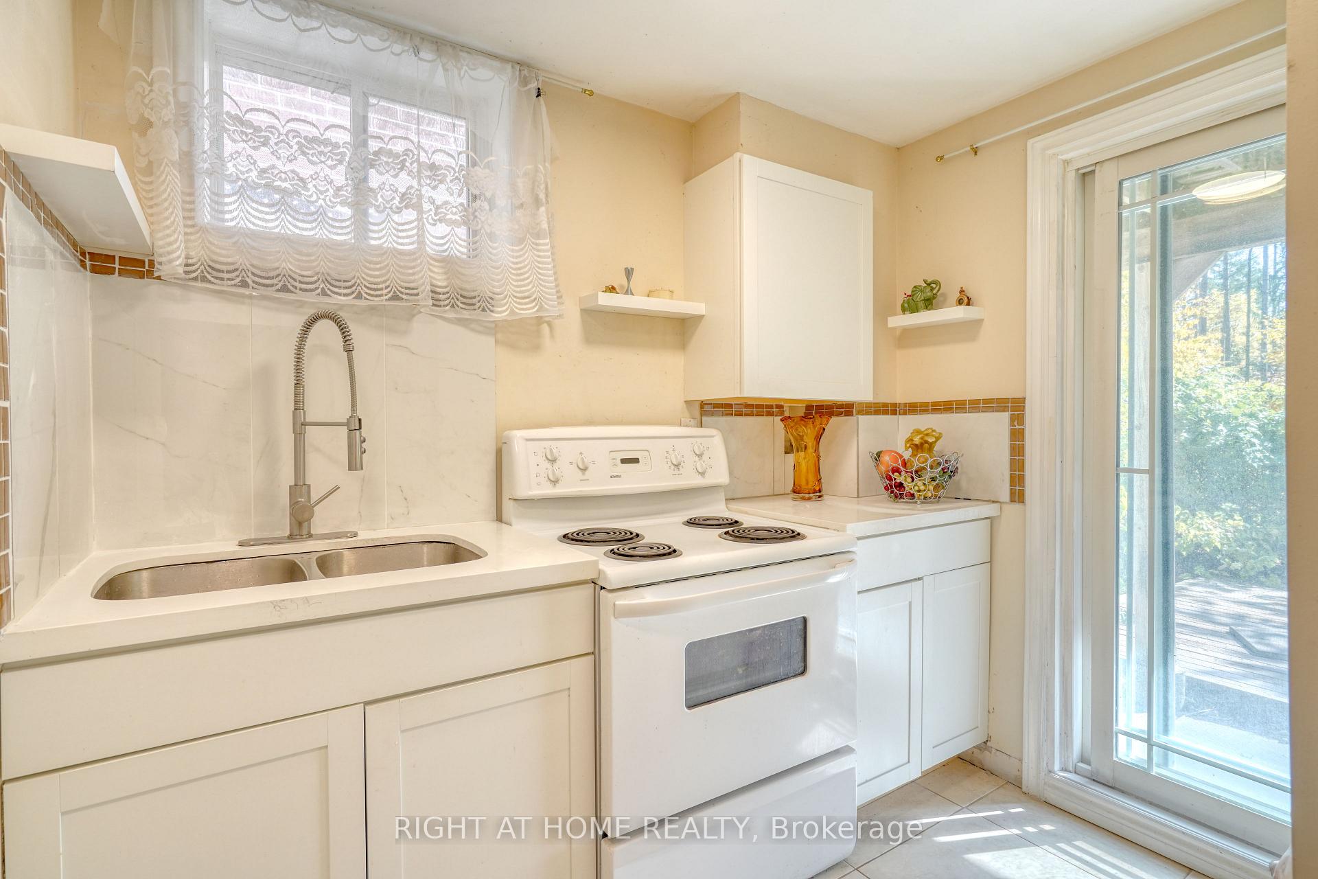 Photo 43 of 171 Maurier Boulevard, Vaughan, Patterson — HOMEH