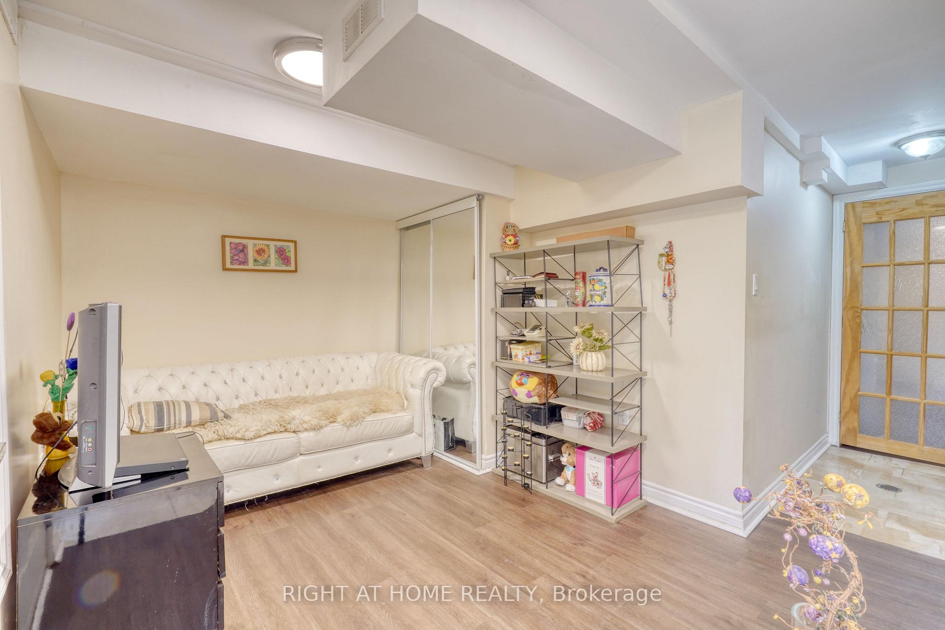 Photo 45 of 171 Maurier Boulevard, Vaughan, Patterson — HOMEH