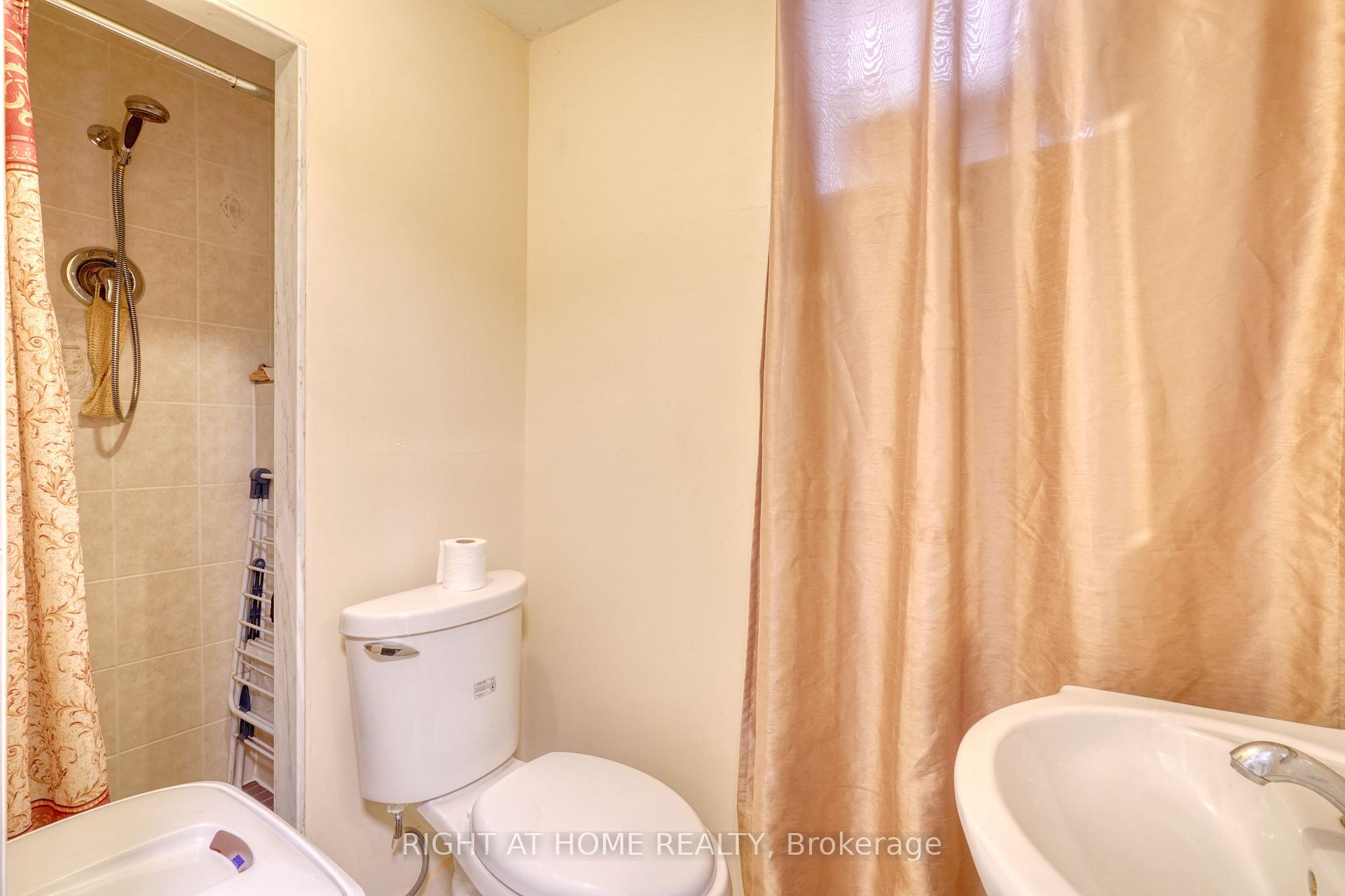 Photo 46 of 171 Maurier Boulevard, Vaughan, Patterson — HOMEH