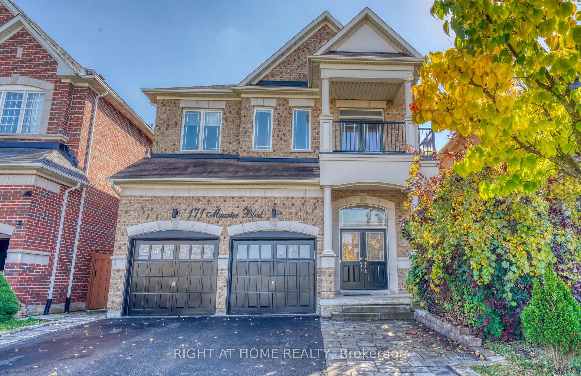 Photo 3 of 171 Maurier Boulevard, Vaughan, Patterson — HOMEH