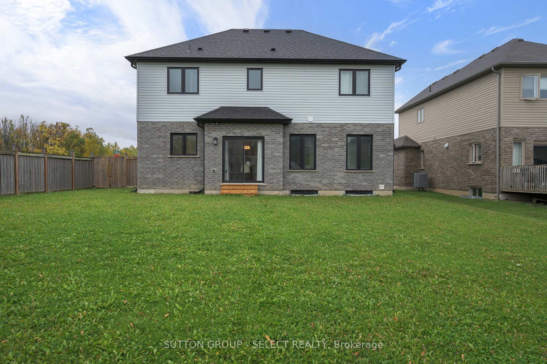 Photo 4 of 102 Timberwalk Trail, Middlesex Centre, Ilderton — HOMEH