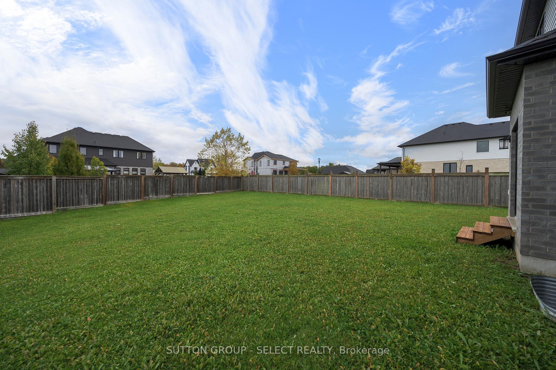 Photo 5 of 102 Timberwalk Trail, Middlesex Centre, Ilderton — HOMEH