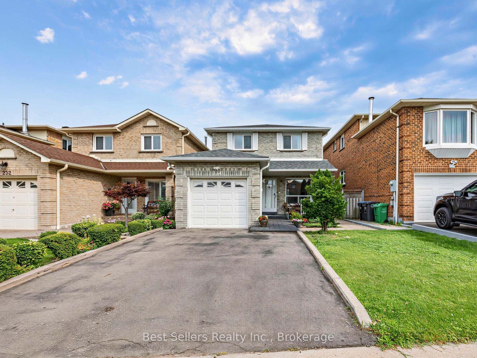 Photo 2 of 234 Lech Walesa Drive, Mississauga, Fairview — HOMEH