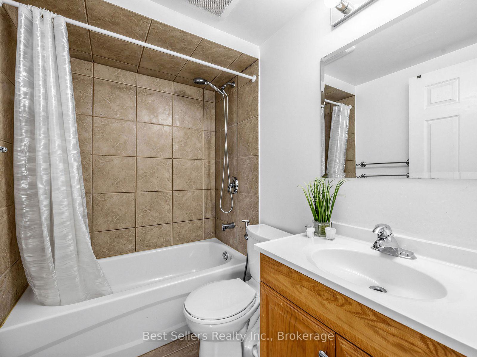 Photo 19 of 234 Lech Walesa Drive, Mississauga, Fairview — HOMEH