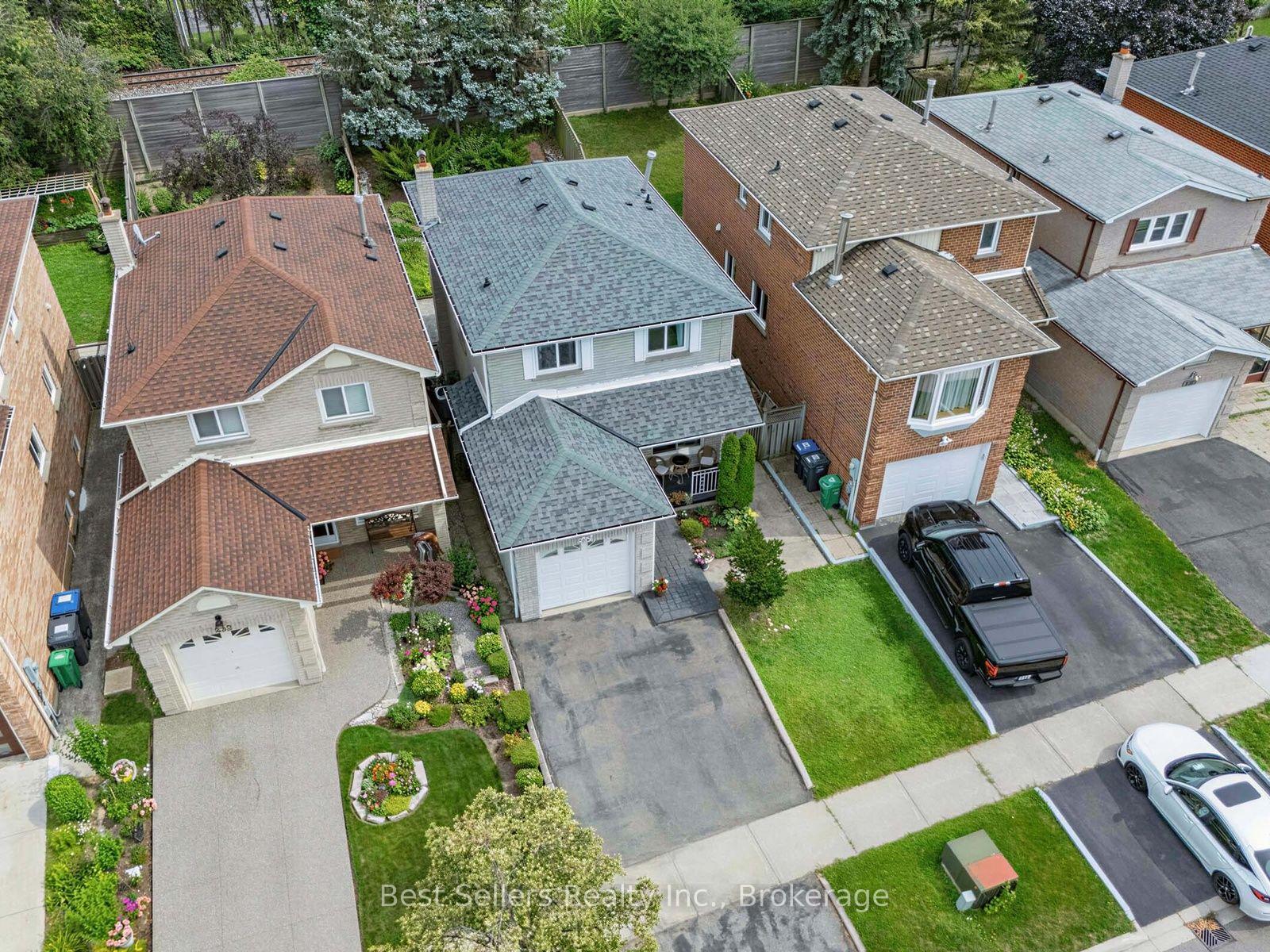 Photo 32 of 234 Lech Walesa Drive, Mississauga, Fairview — HOMEH