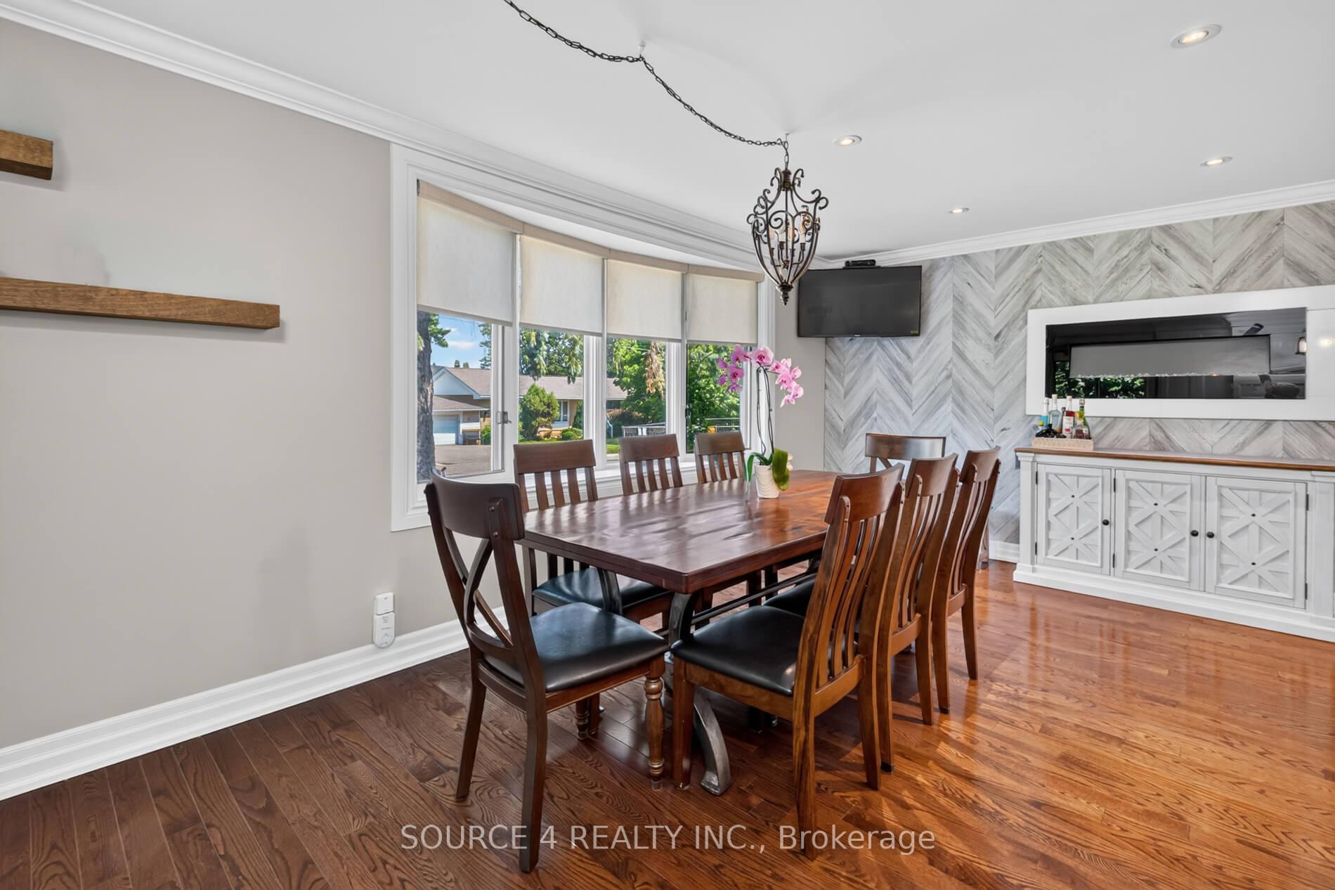 Photo 9 of 51 Knowles Crescent, Aurora, Aurora Highlands — HOMEH