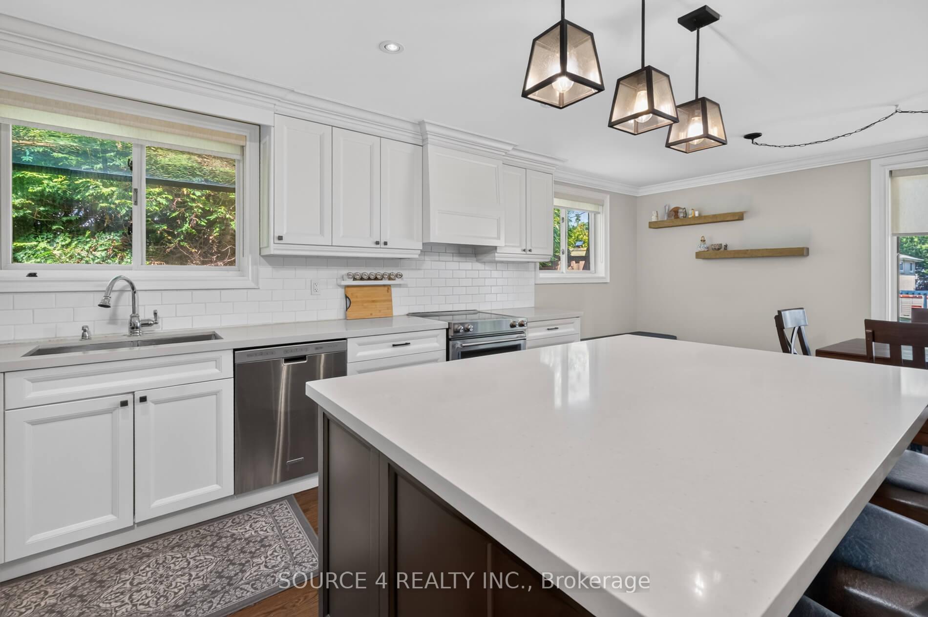 Photo 12 of 51 Knowles Crescent, Aurora, Aurora Highlands — HOMEH