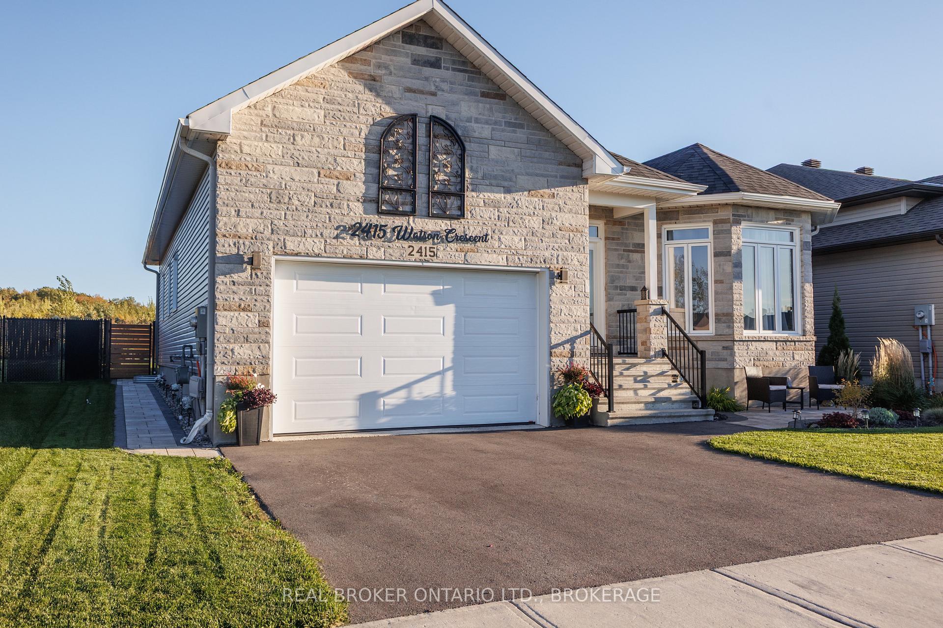 Photo 2 of 2415 Watson Crescent, Cornwall, Cornwall — HOMEH