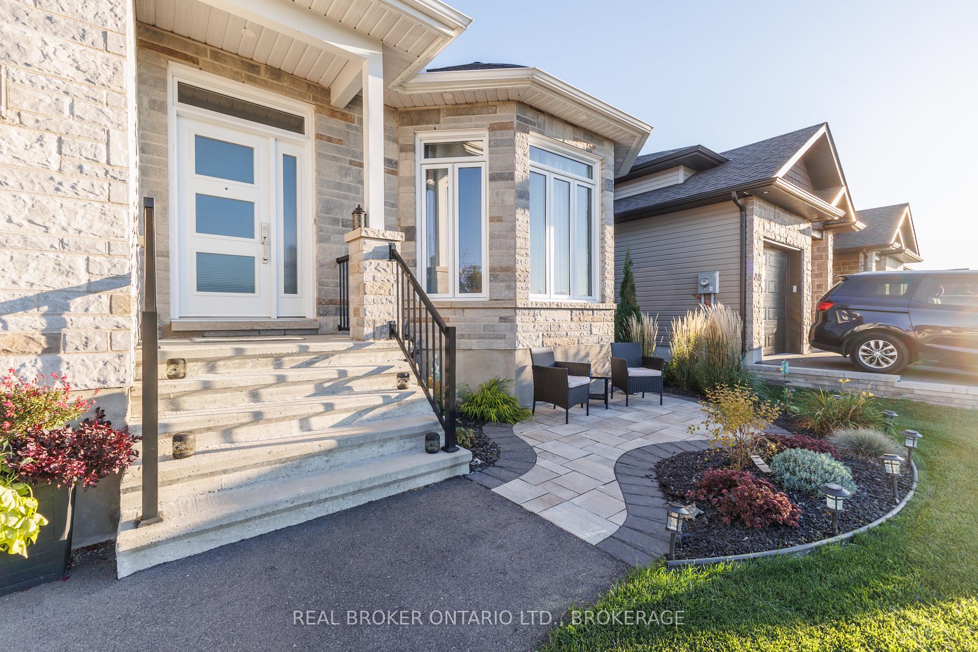 Photo 6 of 2415 Watson Crescent, Cornwall, Cornwall — HOMEH