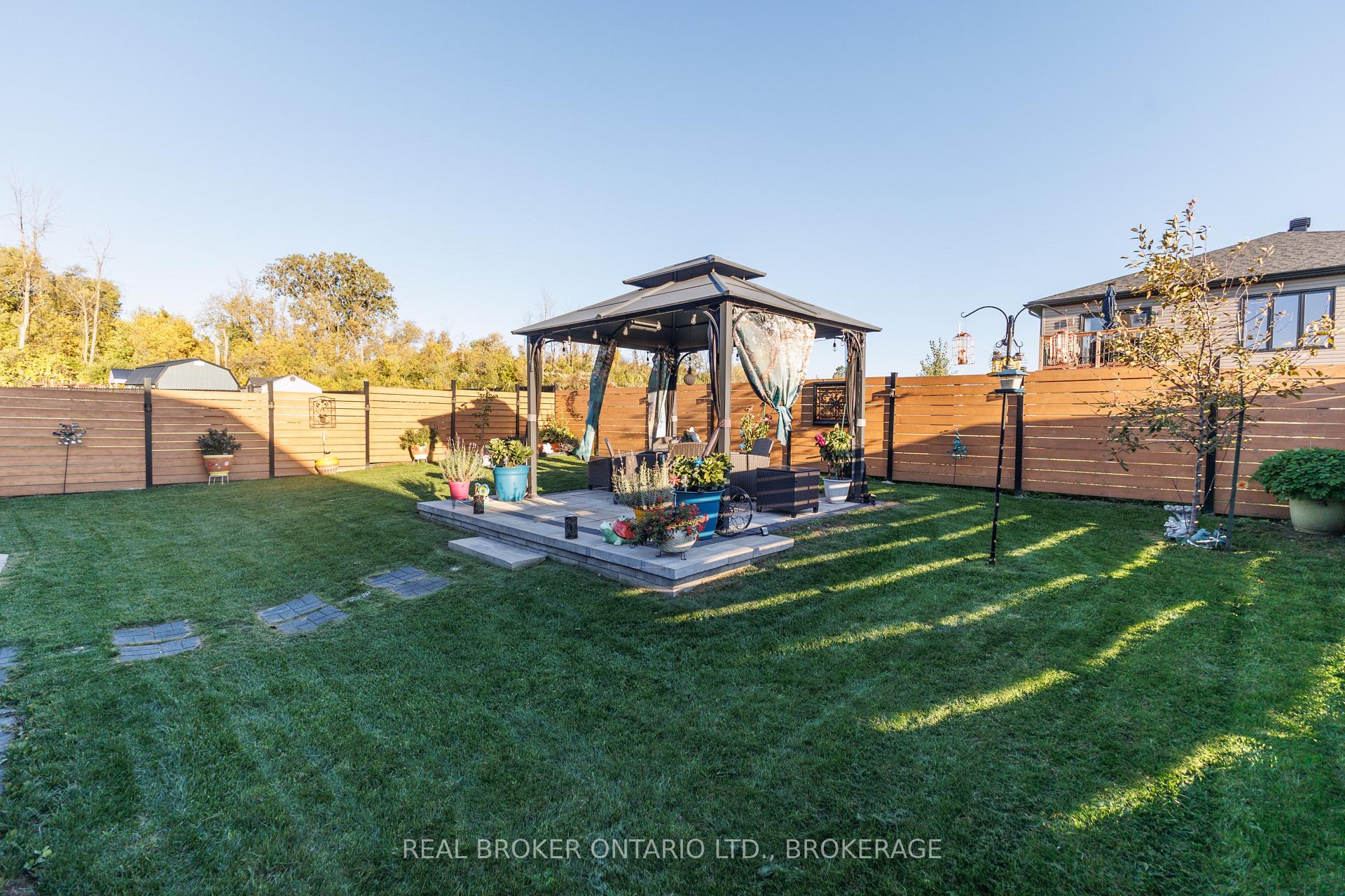 Photo 41 of 2415 Watson Crescent, Cornwall, Cornwall — HOMEH