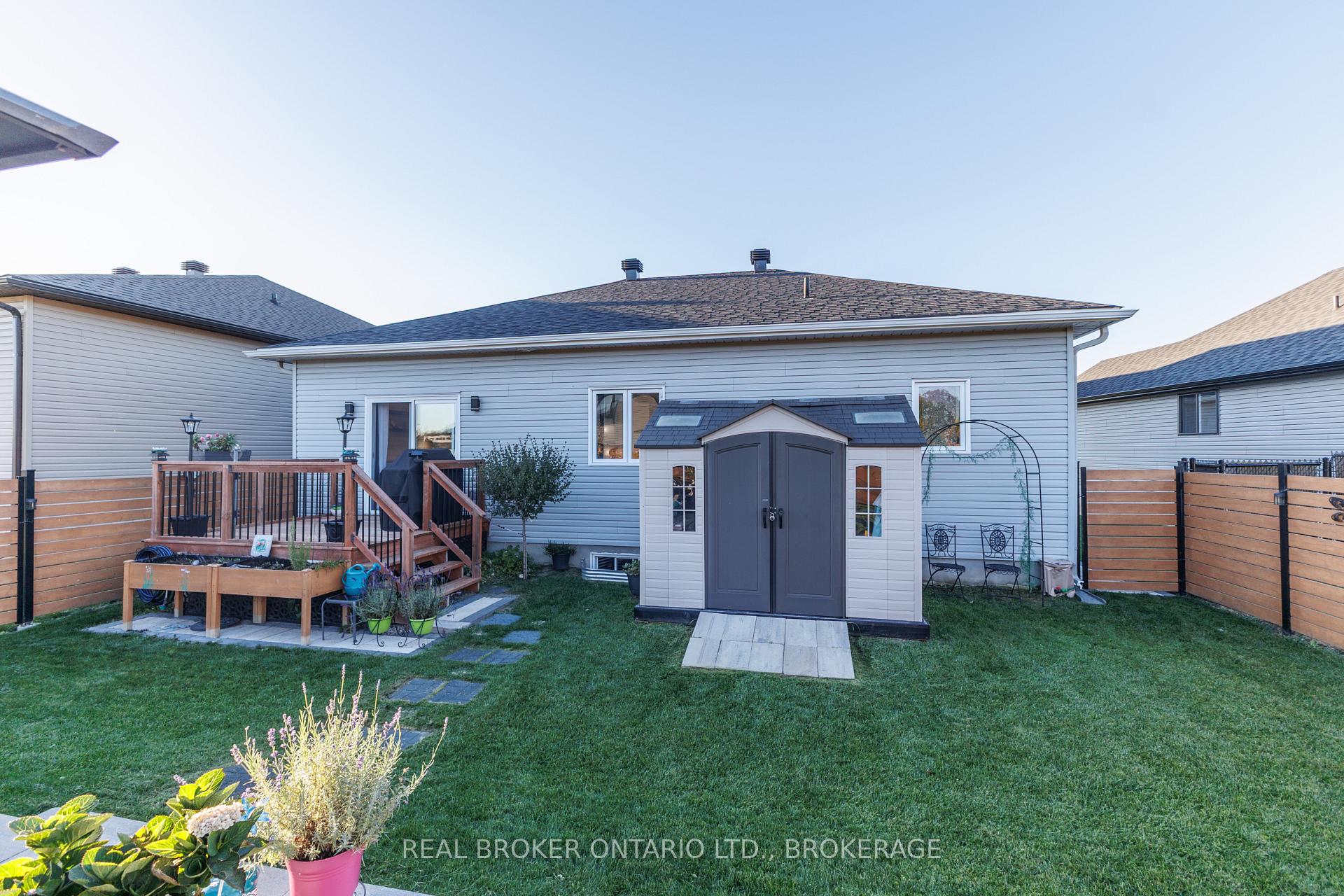 Photo 43 of 2415 Watson Crescent, Cornwall, Cornwall — HOMEH
