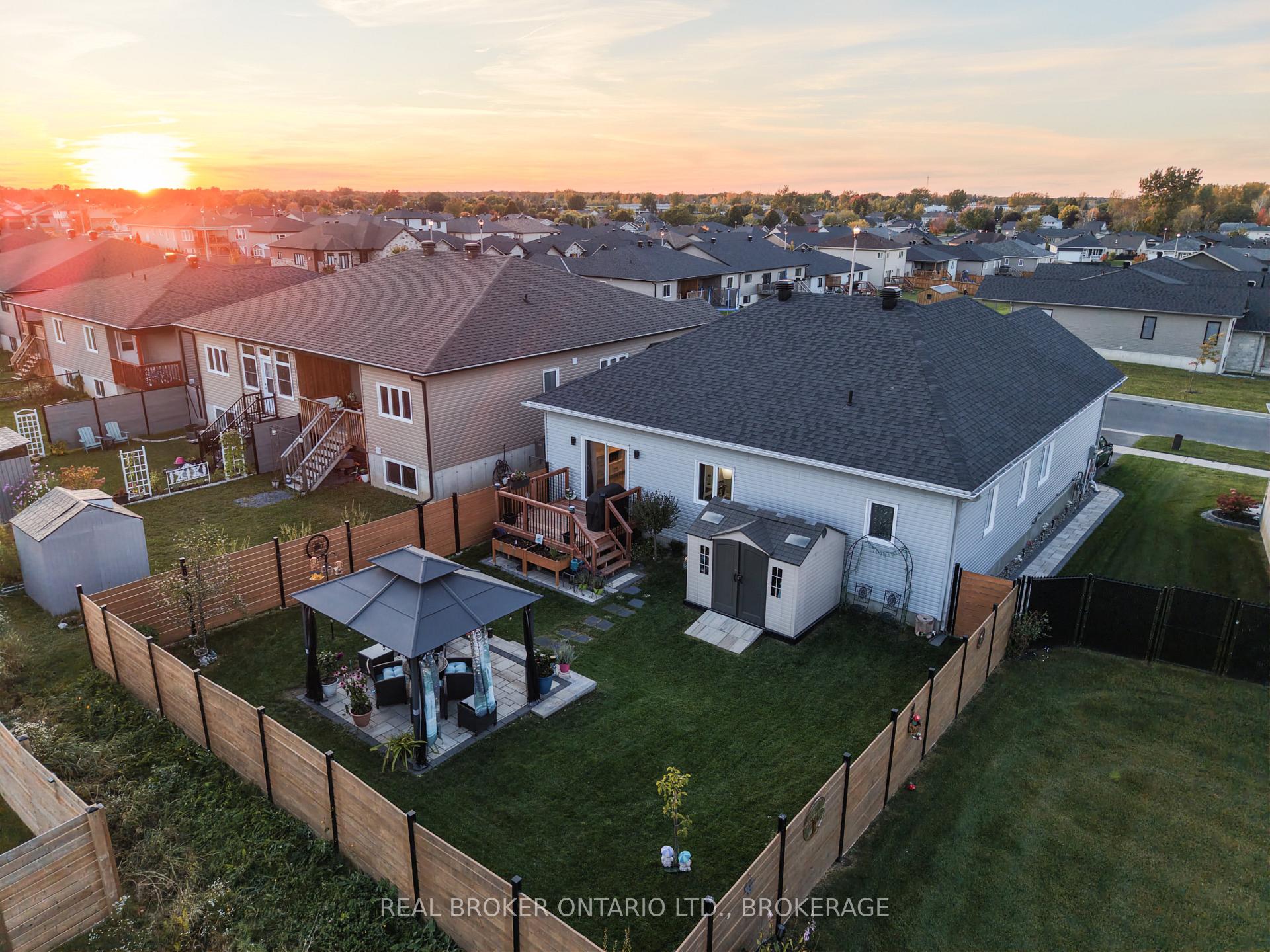 Photo 45 of 2415 Watson Crescent, Cornwall, Cornwall — HOMEH