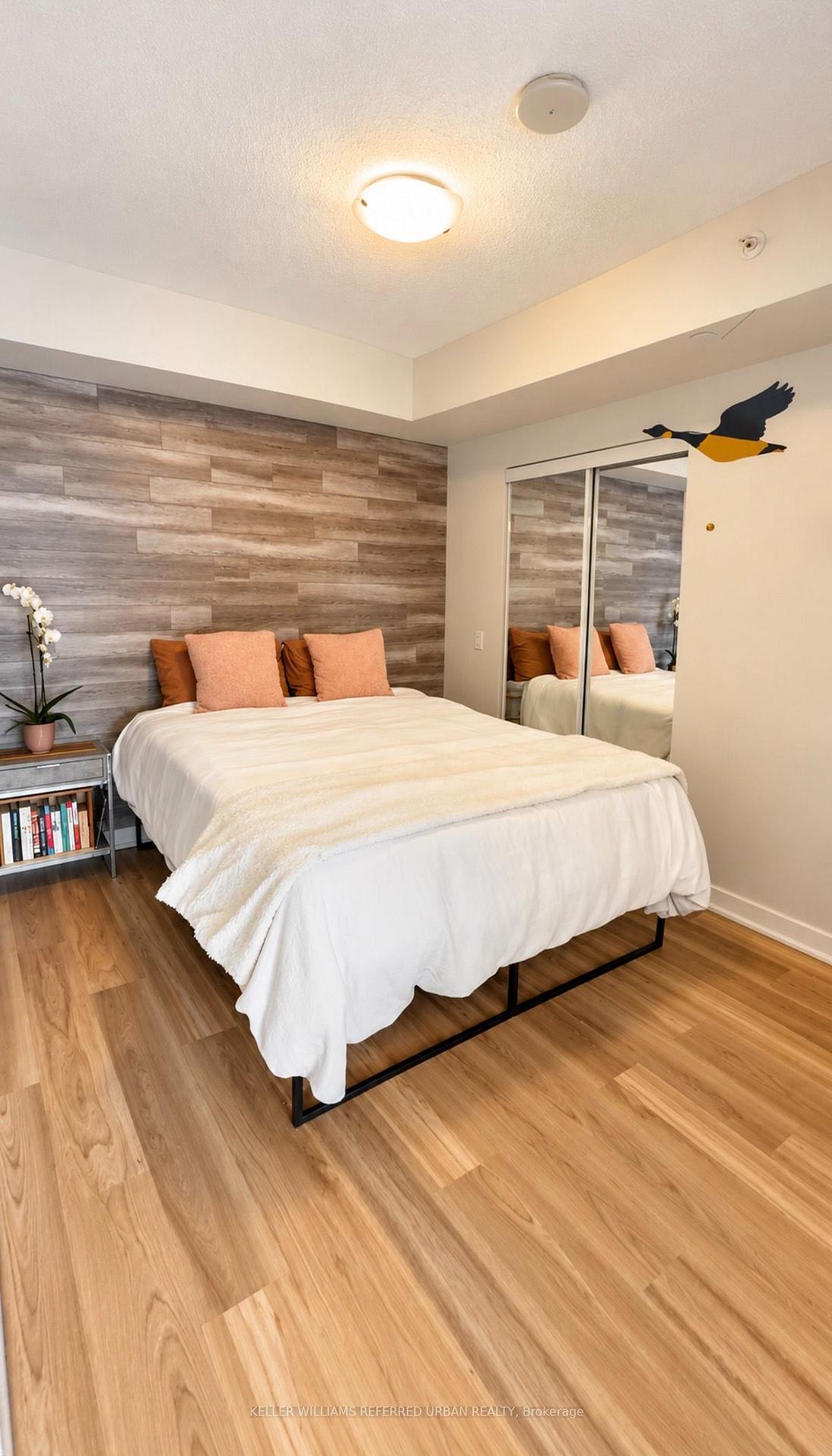 Photo 6 of 2220 Lakeshore Boulevard, Etobicoke, Mimico — HOMEH