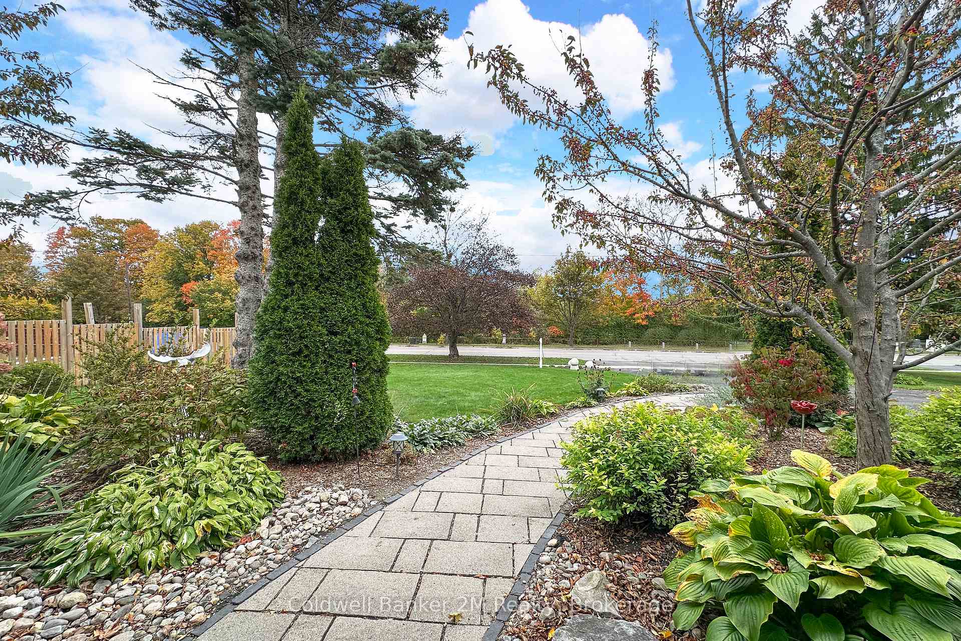 Photo 5 of 276 Park Road N, Oshawa, McLaughlin — HOMEH