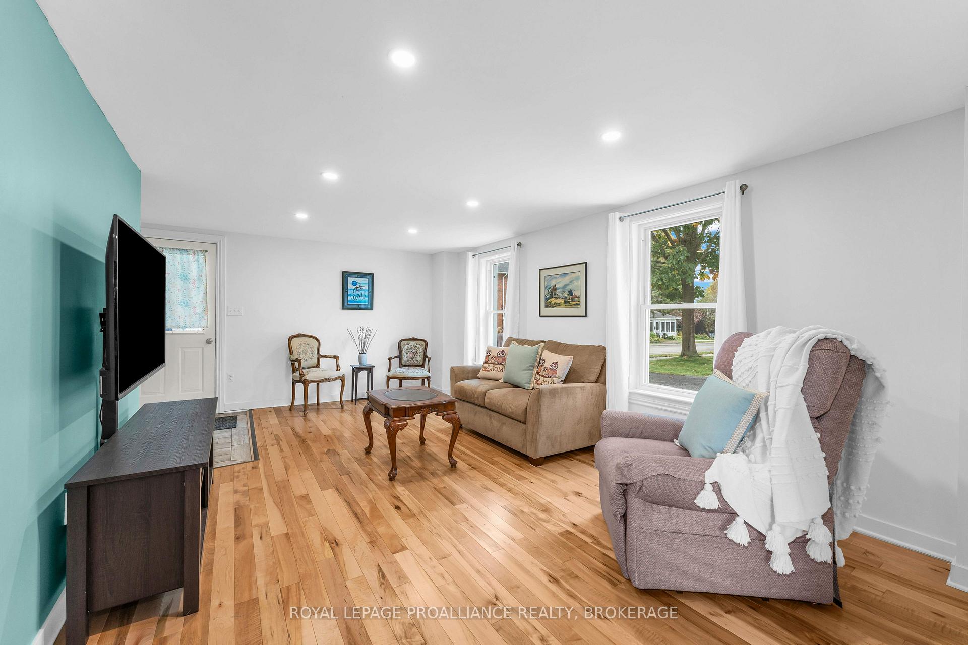 Photo 7 of 262 Brock Street, Gananoque, Gananoque — HOMEH