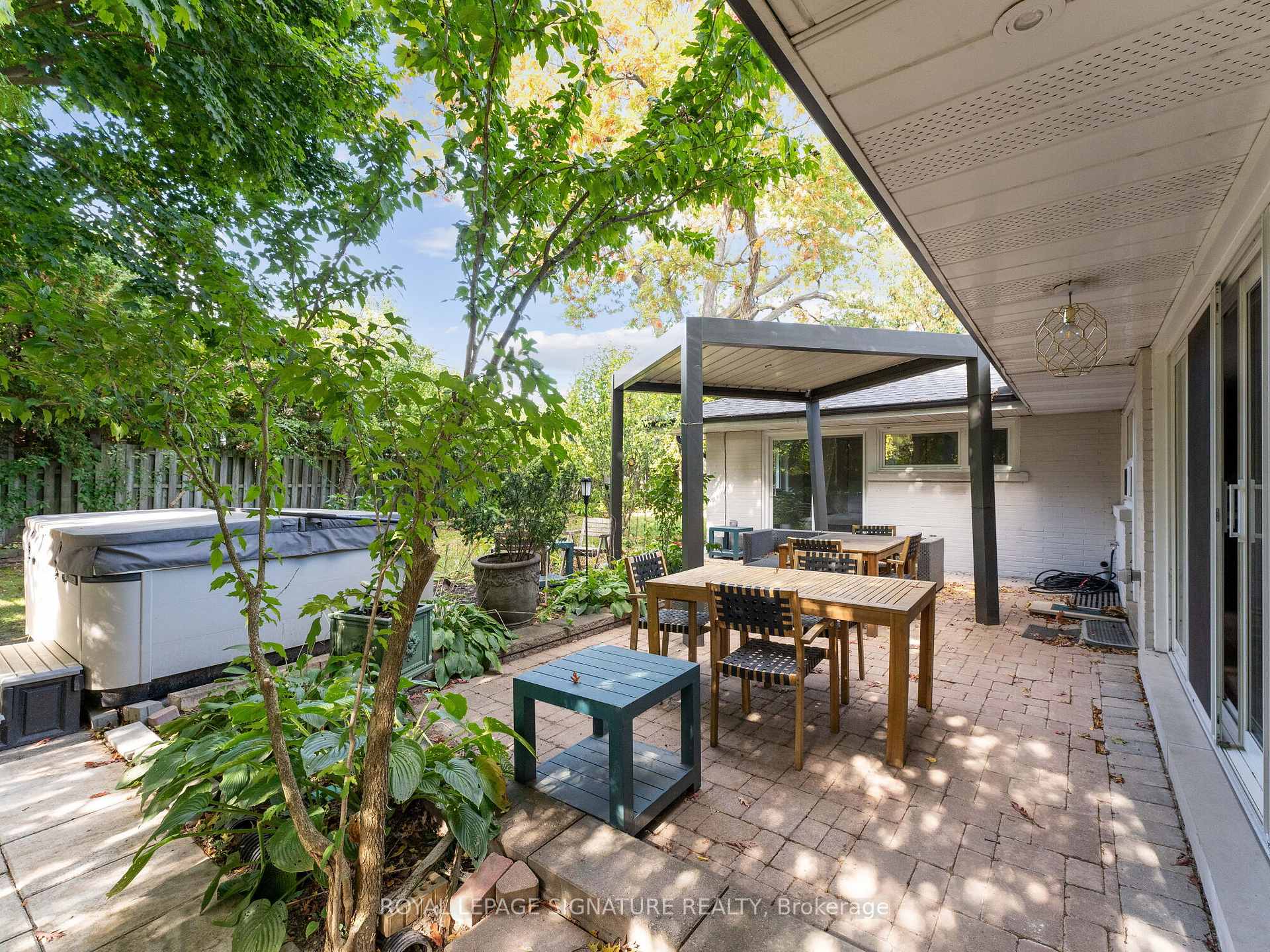 Photo 37 of 1620 Islington Avenue, Etobicoke, Princess-Rosethorn — HOMEH