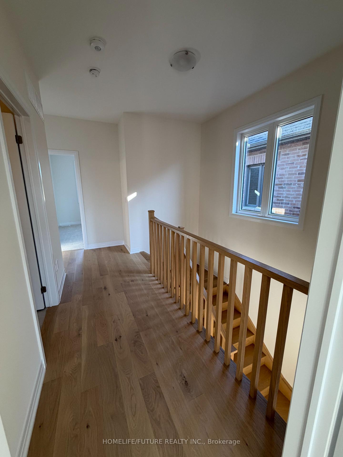 Photo 2 of 33 Ivy Run Crescent, Whitby, Rural Whitby — HOMEH
