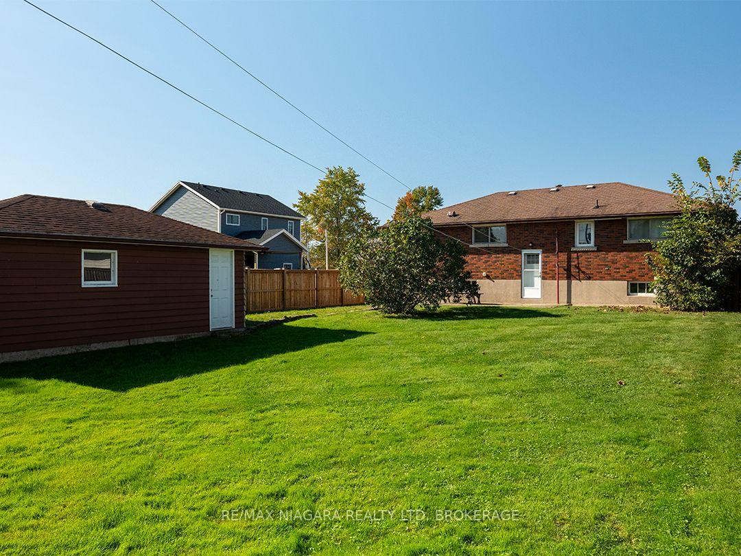 Photo 5 of 109 Hampton Avenue, Port Colborne, Sugarloaf — HOMEH
