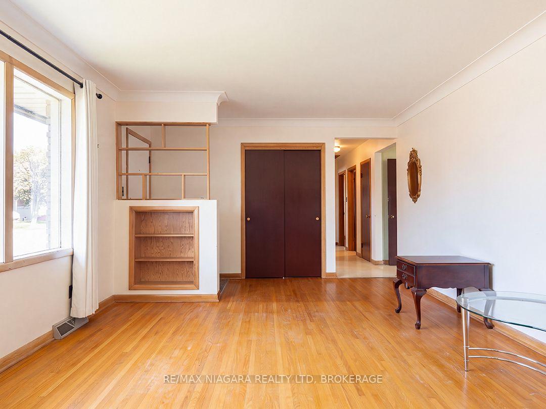 Photo 7 of 109 Hampton Avenue, Port Colborne, Sugarloaf — HOMEH