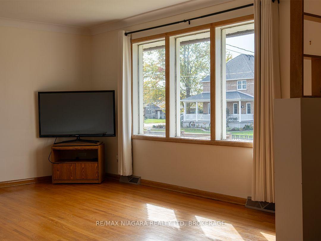 Photo 8 of 109 Hampton Avenue, Port Colborne, Sugarloaf — HOMEH