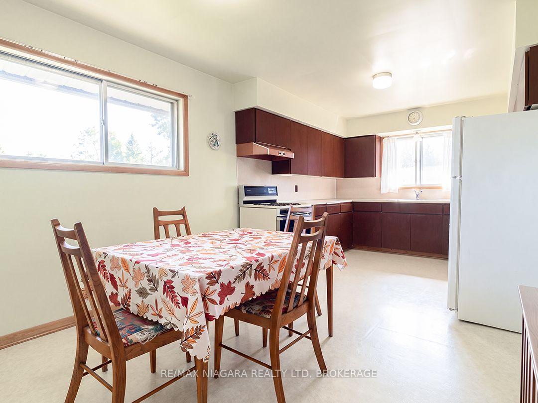 Photo 10 of 109 Hampton Avenue, Port Colborne, Sugarloaf — HOMEH