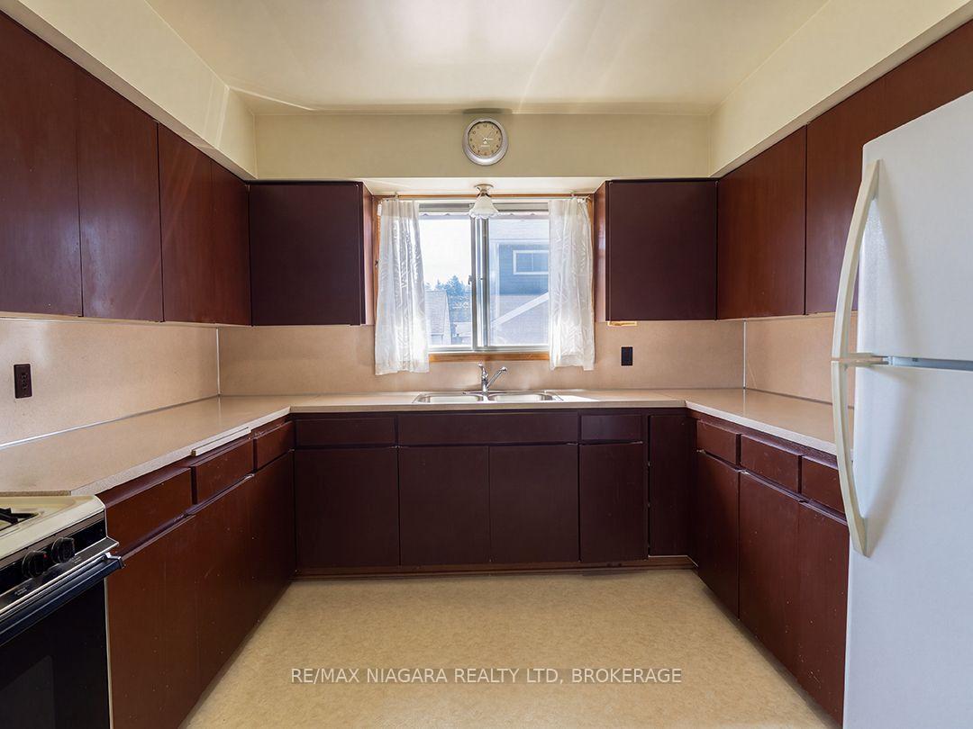 Photo 11 of 109 Hampton Avenue, Port Colborne, Sugarloaf — HOMEH