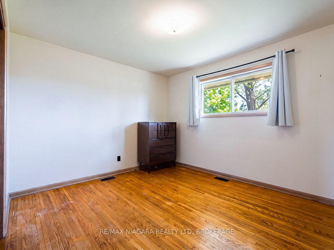 Photo 14 of 109 Hampton Avenue, Port Colborne, Sugarloaf — HOMEH