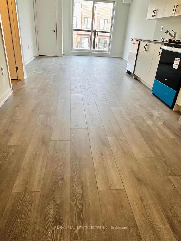 Photo 5 of Unit 410, 3401 Ridgeway Drive, Mississauga, Erin Mills — HOMEH