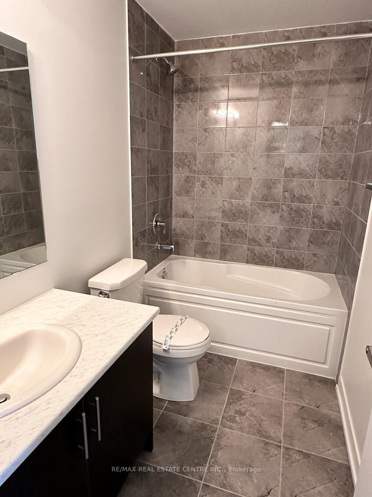 Photo 8 of Unit 410, 3401 Ridgeway Drive, Mississauga, Erin Mills — HOMEH