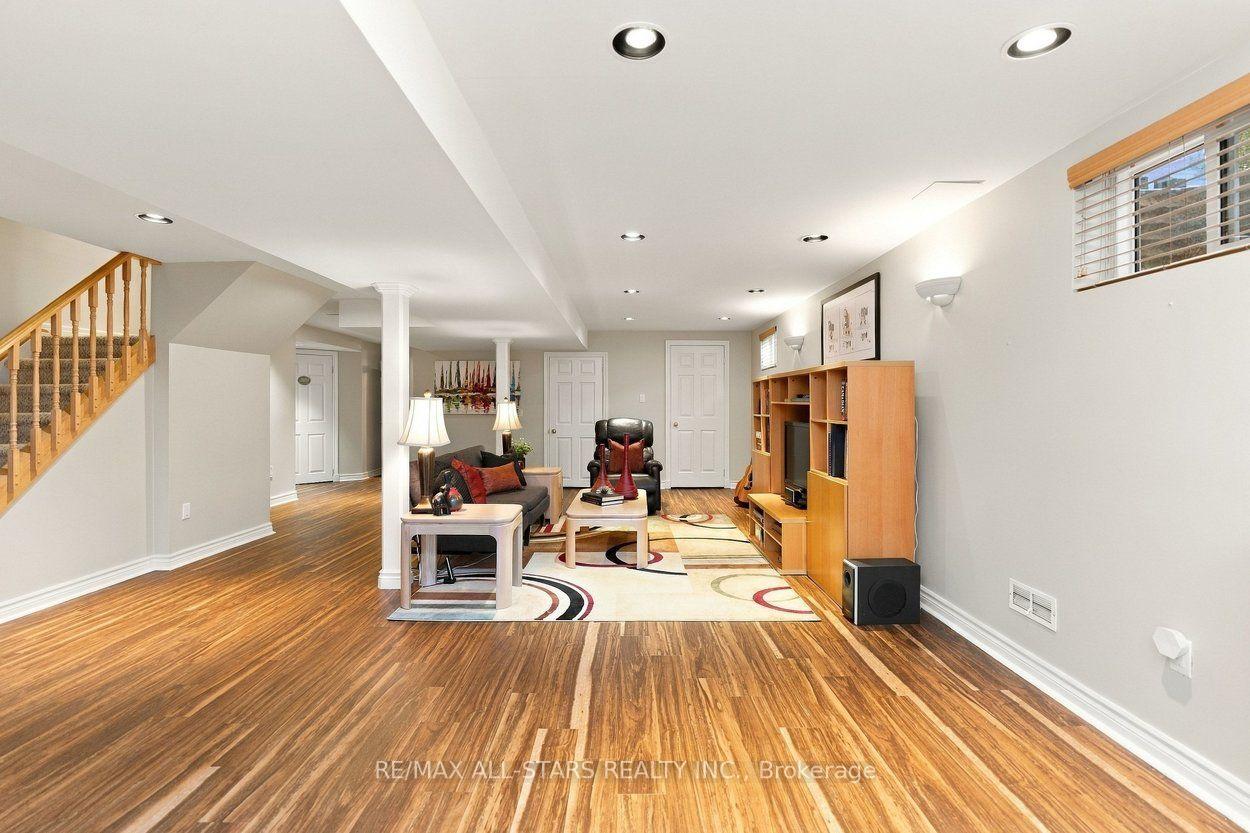 Photo 35 of 18 Ranger Court, Markham, Sherwood-Amberglen — HOMEH