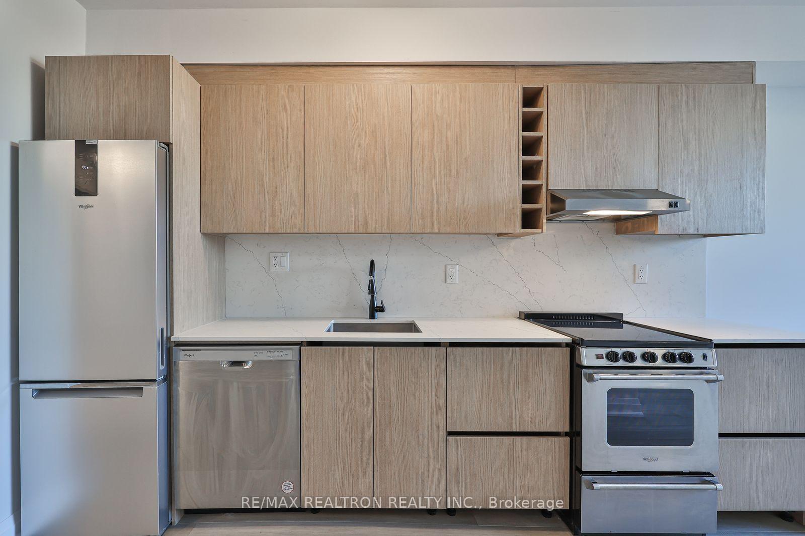 Photo 4 of 101 Sophia St W Street, Barrie, Queen's Park — HOMEH