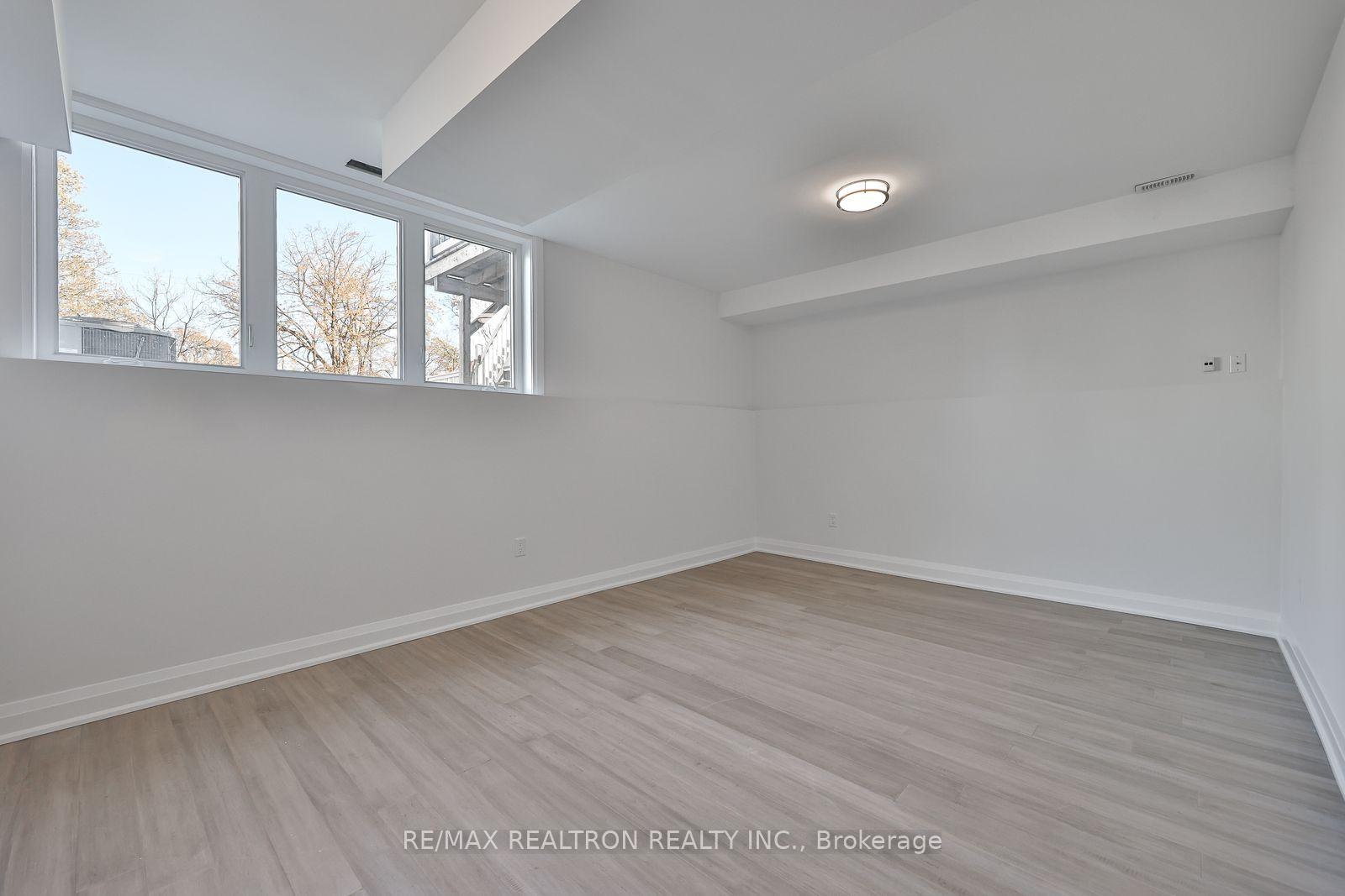 Photo 7 of 101 Sophia St W Street, Barrie, Queen's Park — HOMEH
