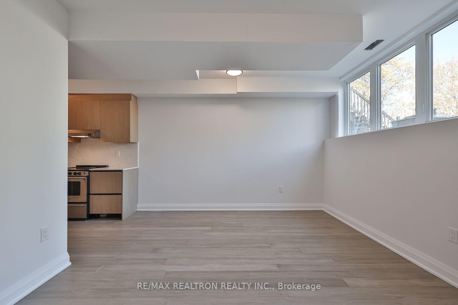 Photo 8 of 101 Sophia St W Street, Barrie, Queen's Park — HOMEH