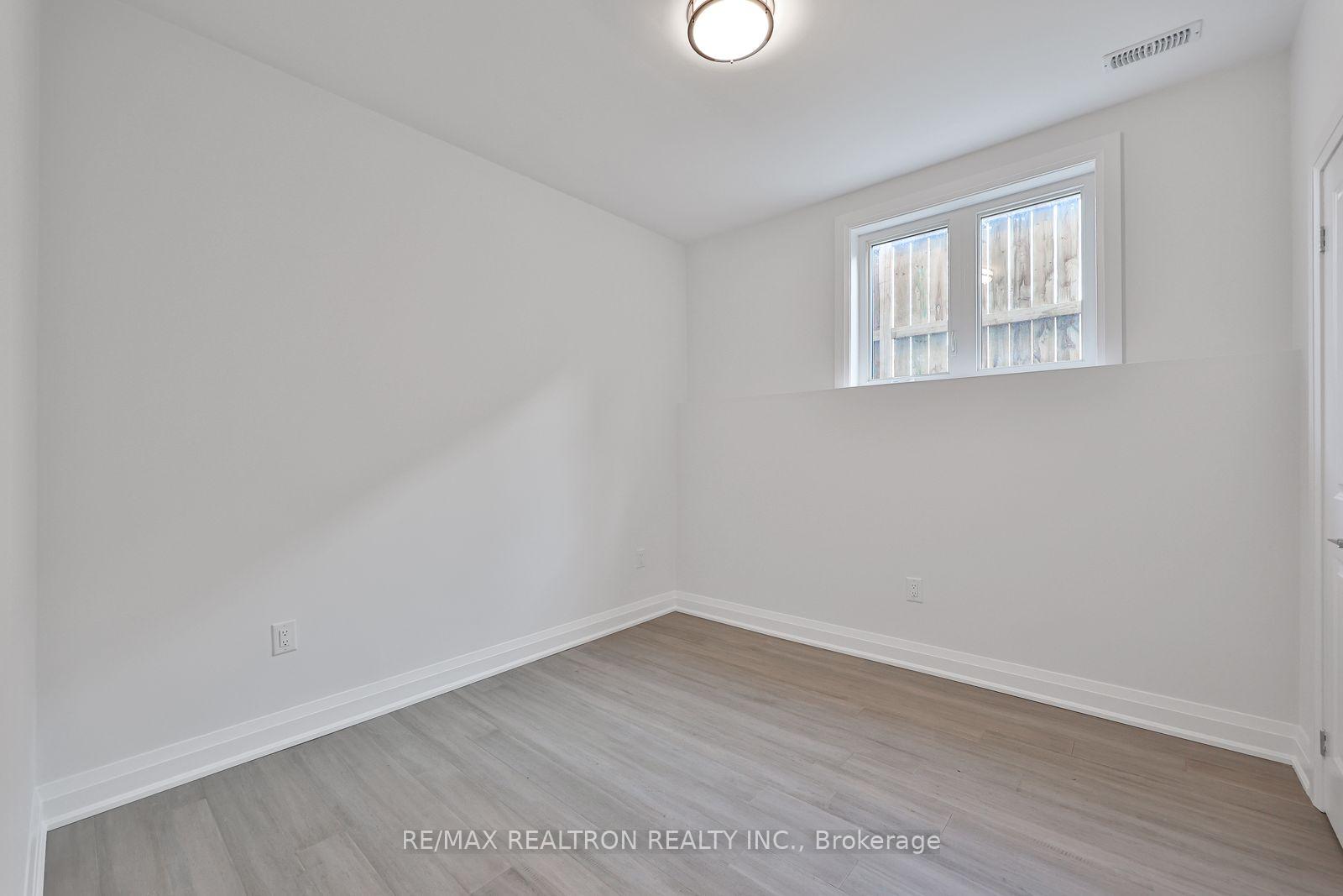 Photo 10 of 101 Sophia St W Street, Barrie, Queen's Park — HOMEH