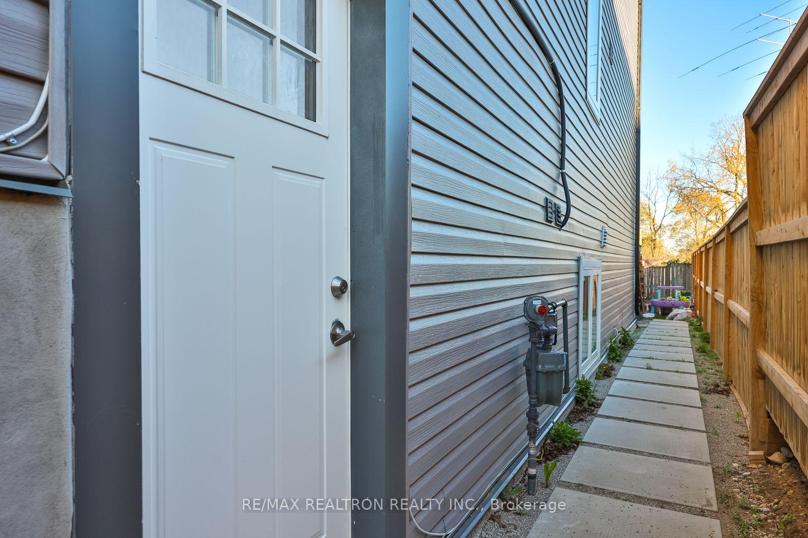 Photo 20 of 101 Sophia St W Street, Barrie, Queen's Park — HOMEH