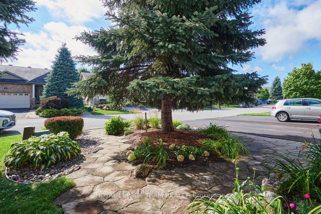 Photo 3 of 934 Burwash Landing, Ottawa, Kanata - Morgan's Grant/South March — HOMEH