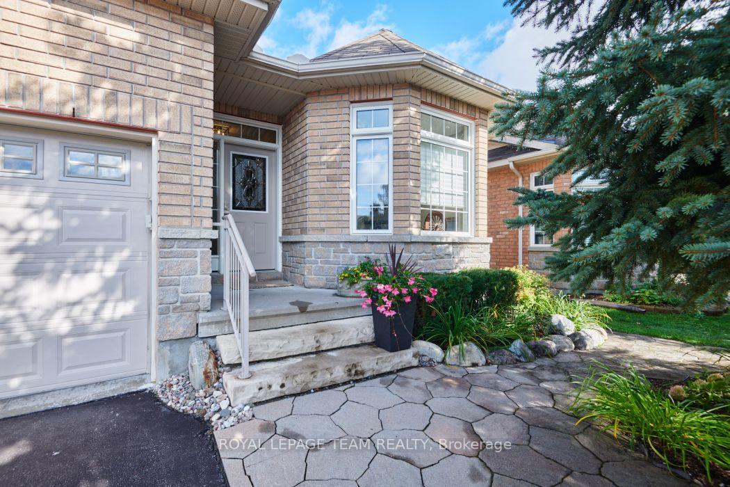 Photo 4 of 934 Burwash Landing, Ottawa, Kanata - Morgan's Grant/South March — HOMEH