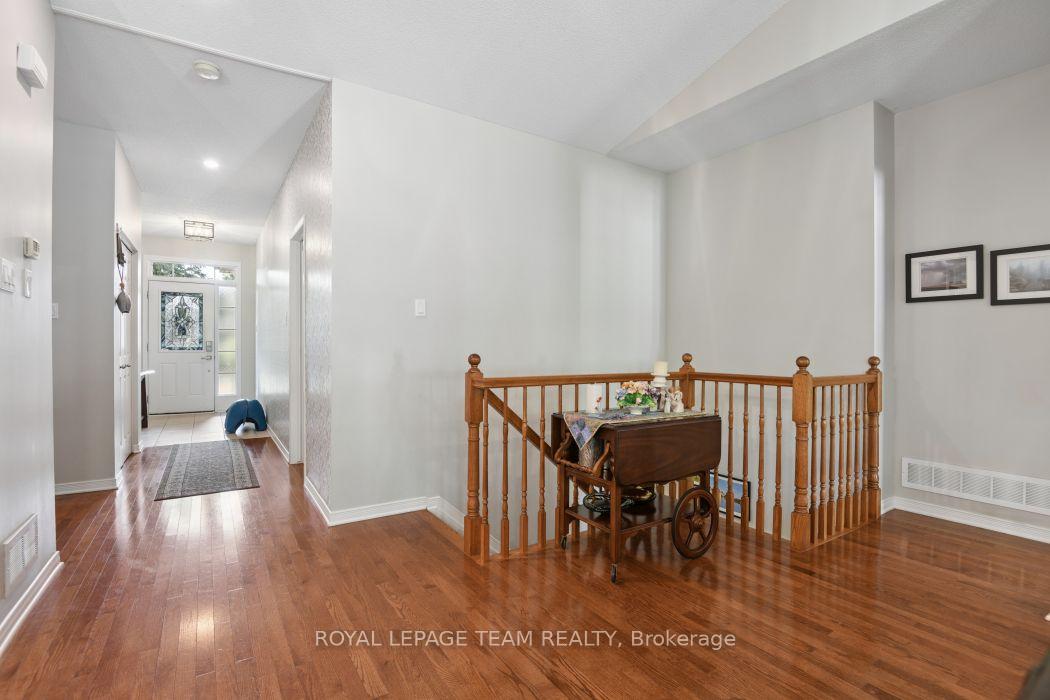 Photo 7 of 934 Burwash Landing, Ottawa, Kanata - Morgan's Grant/South March — HOMEH
